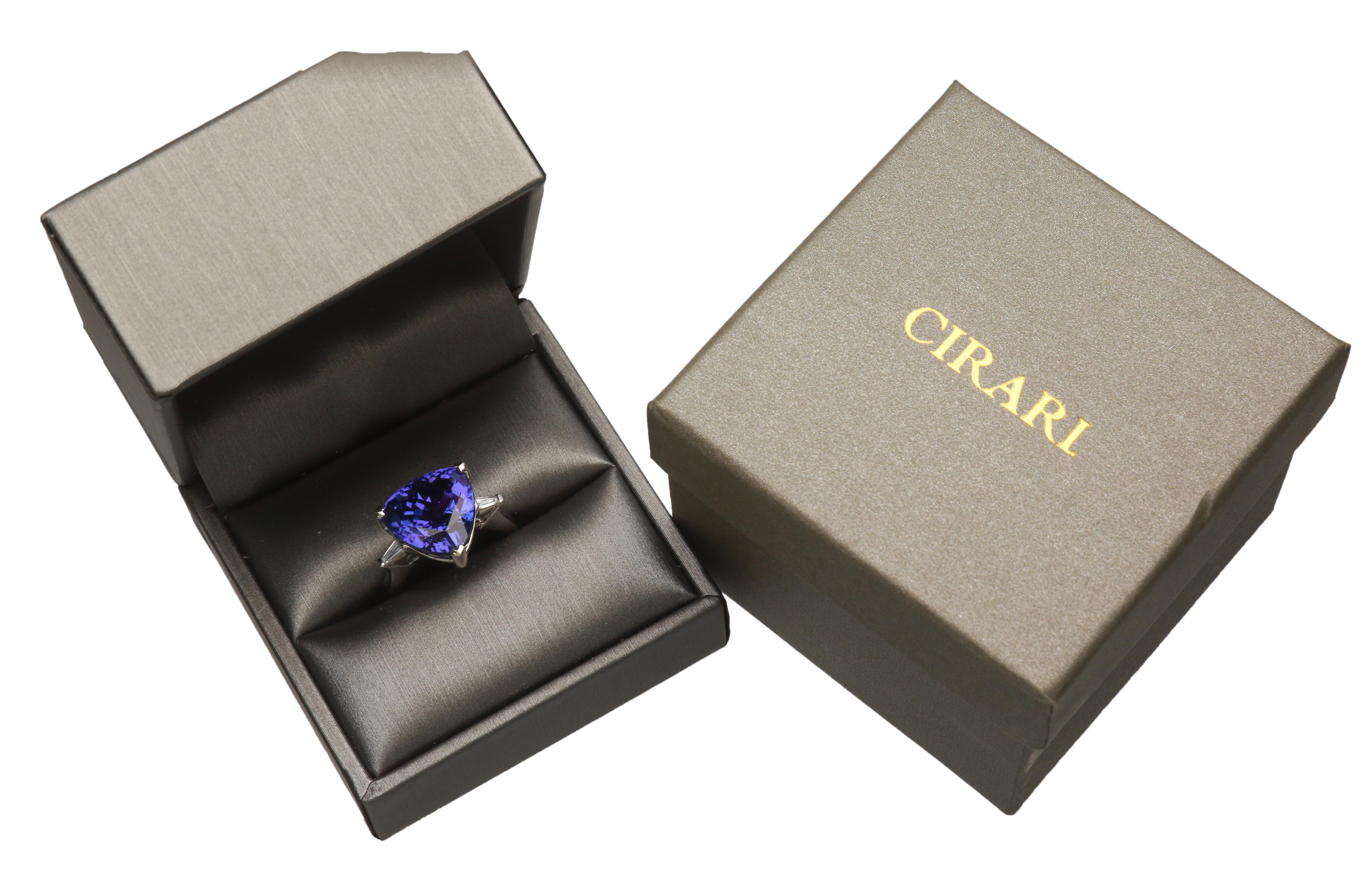 GAL Certified 13.26 Carat Tanzanite and Diamond 18 Karat White Gold Ring In New Condition In New York, NY