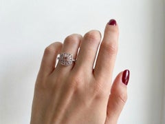 Cirari Anillo con halo de diamantes rosa en cojín Oro de 18 quilates Peso total 1,04 quilates