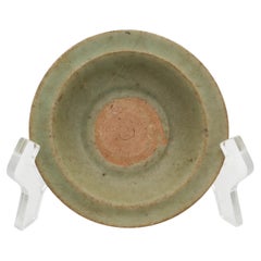 CIRCA 1271–1368, chinesische Yuan-Dynastie, mit Seladon-Glasur versehene Opfergefäß aus Keramik