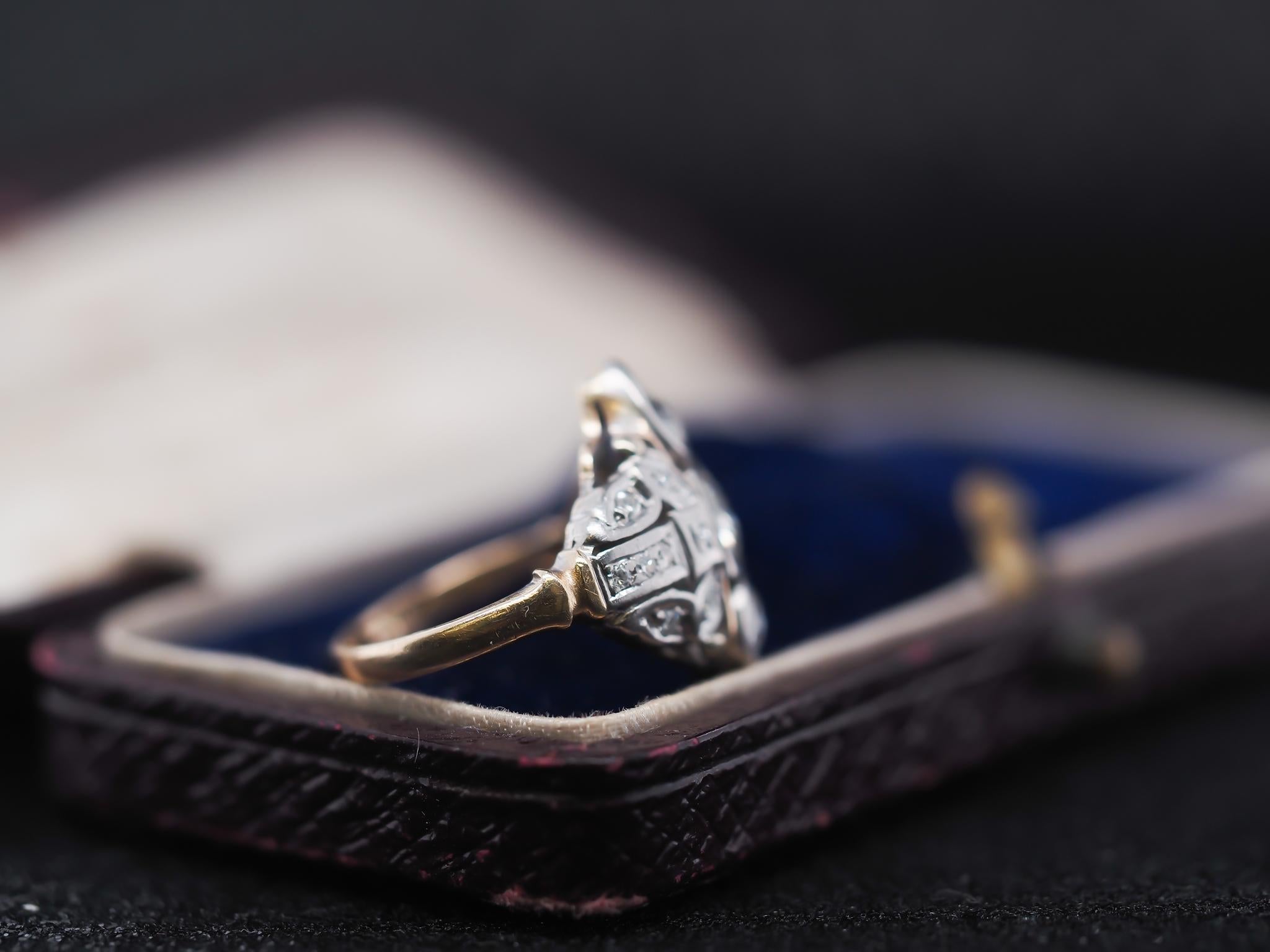 Circa 14K Gelbgold und Platin 1940er Jahre Alteuropäischer Diamantring Damen im Angebot