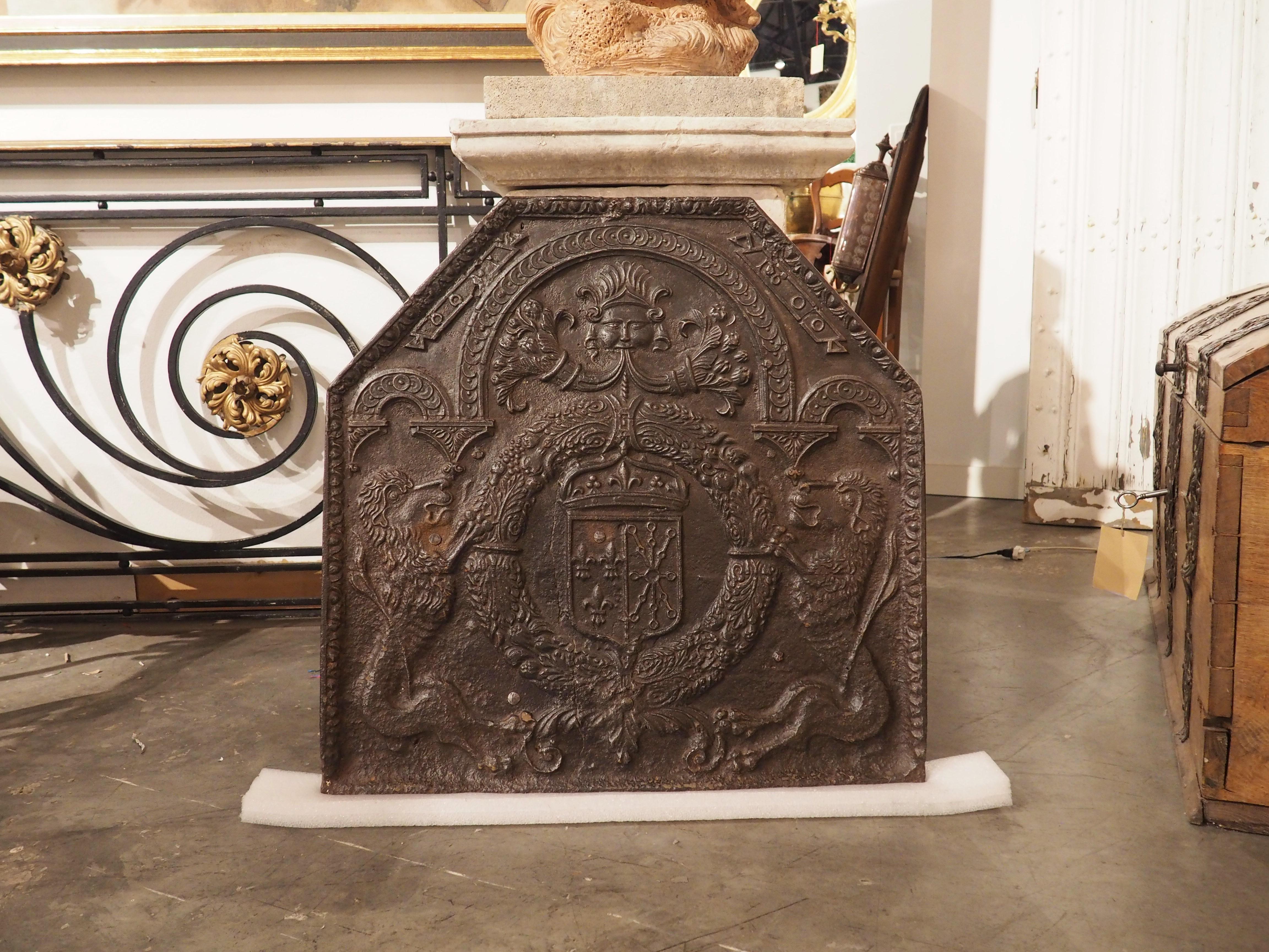 Circa 1600 French Cast Iron Fireback, the Coat of Arms of King Henry IV In Good Condition For Sale In Dallas, TX