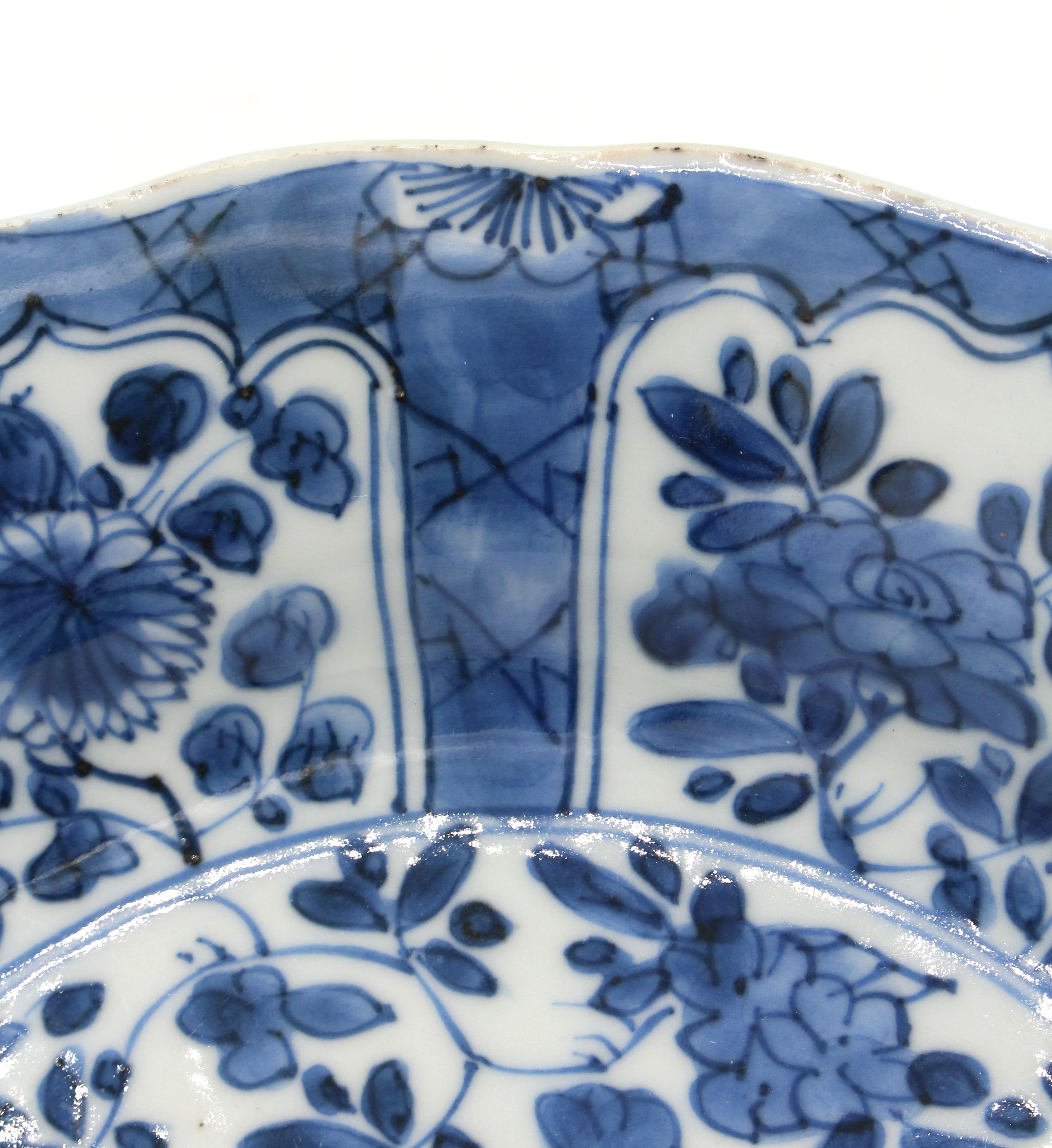 Circa 1670-1690 Chinese Export Blue & White Porcelain Plate In Good Condition In Chapel Hill, NC