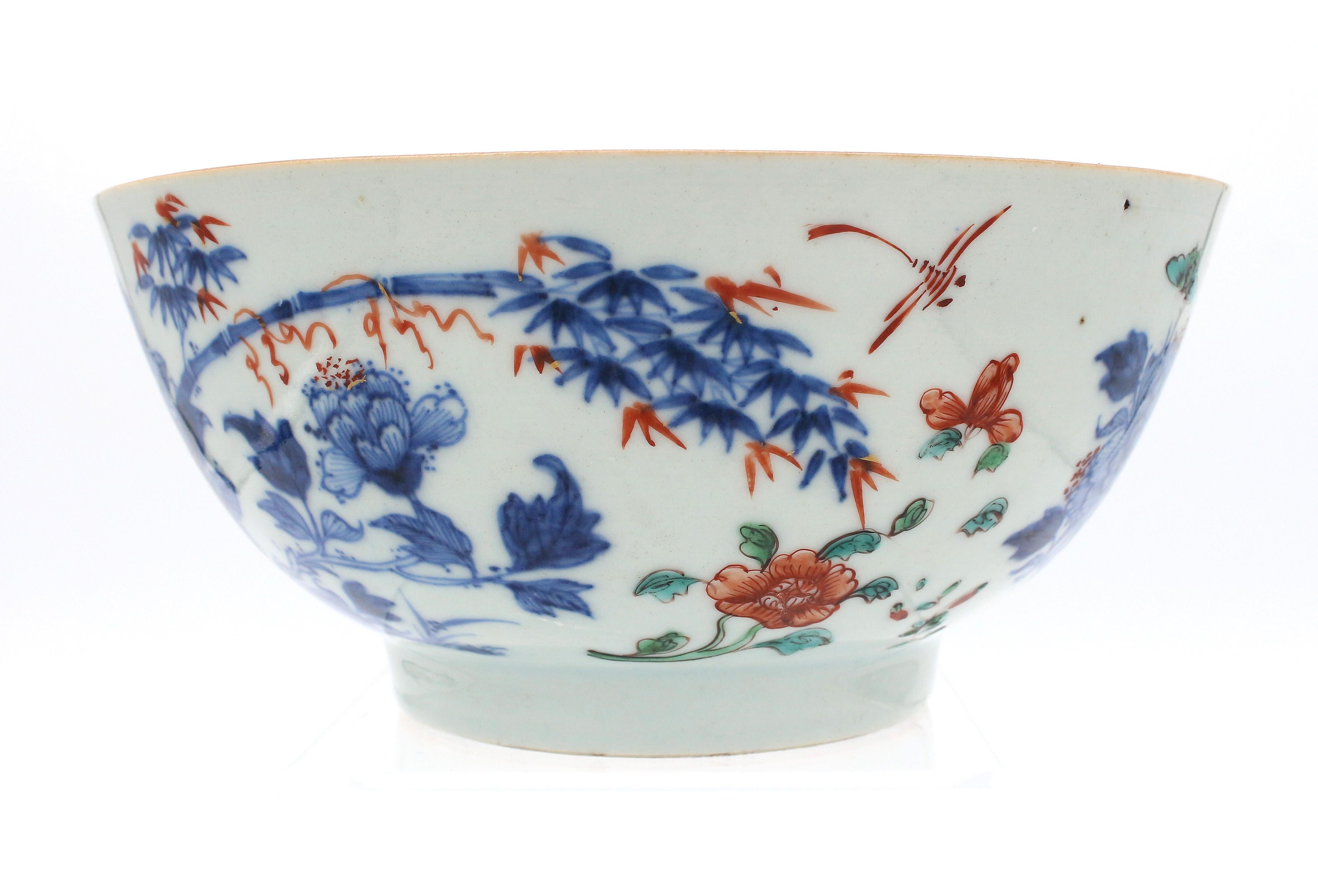 Cinese CIRCA 1680-1700 Dinastia Qing Epoca Kangxi Ciotola in porcellana cinese da esportazione in vendita