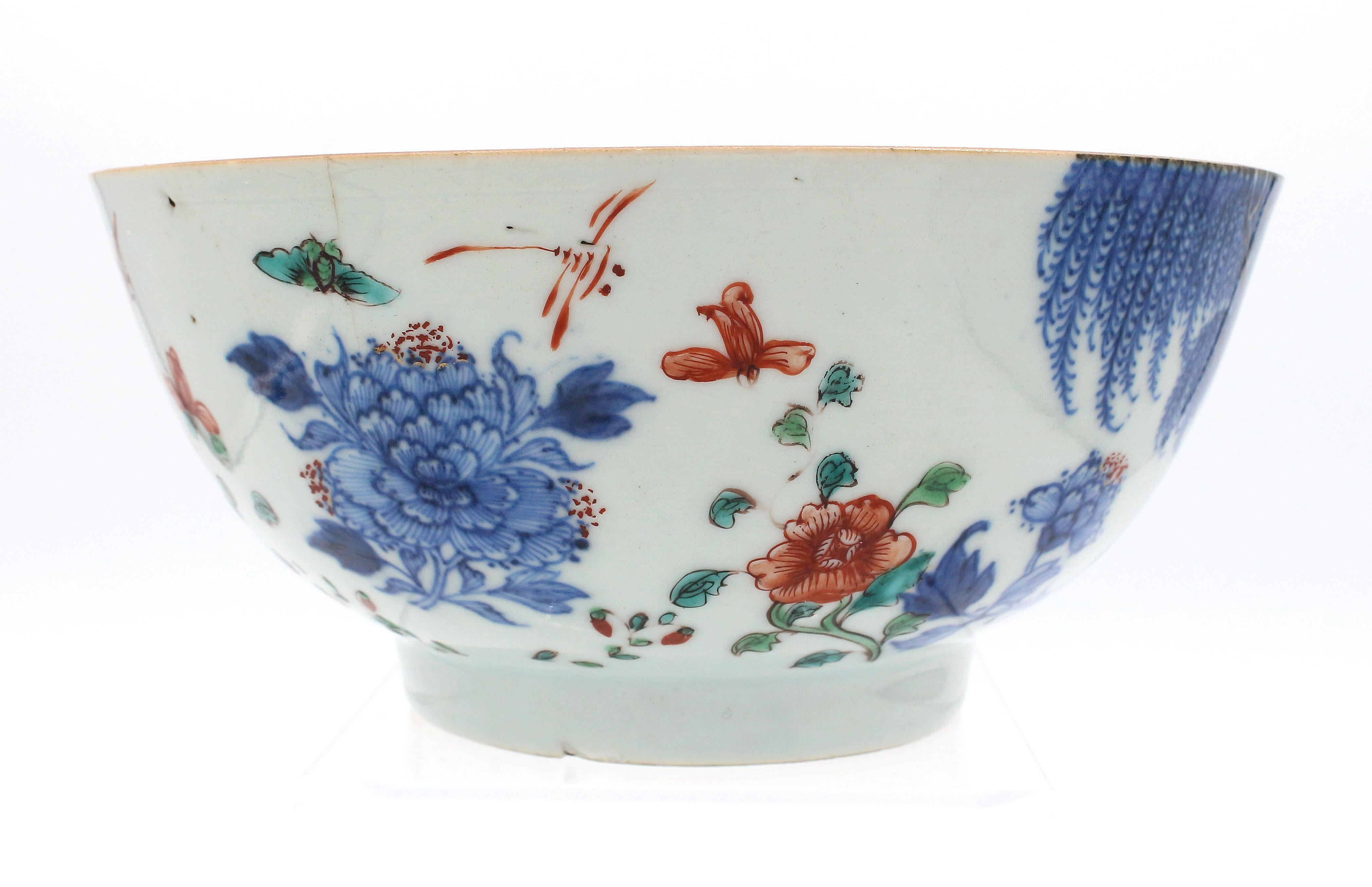 Dorato CIRCA 1680-1700 Dinastia Qing Epoca Kangxi Ciotola in porcellana cinese da esportazione in vendita