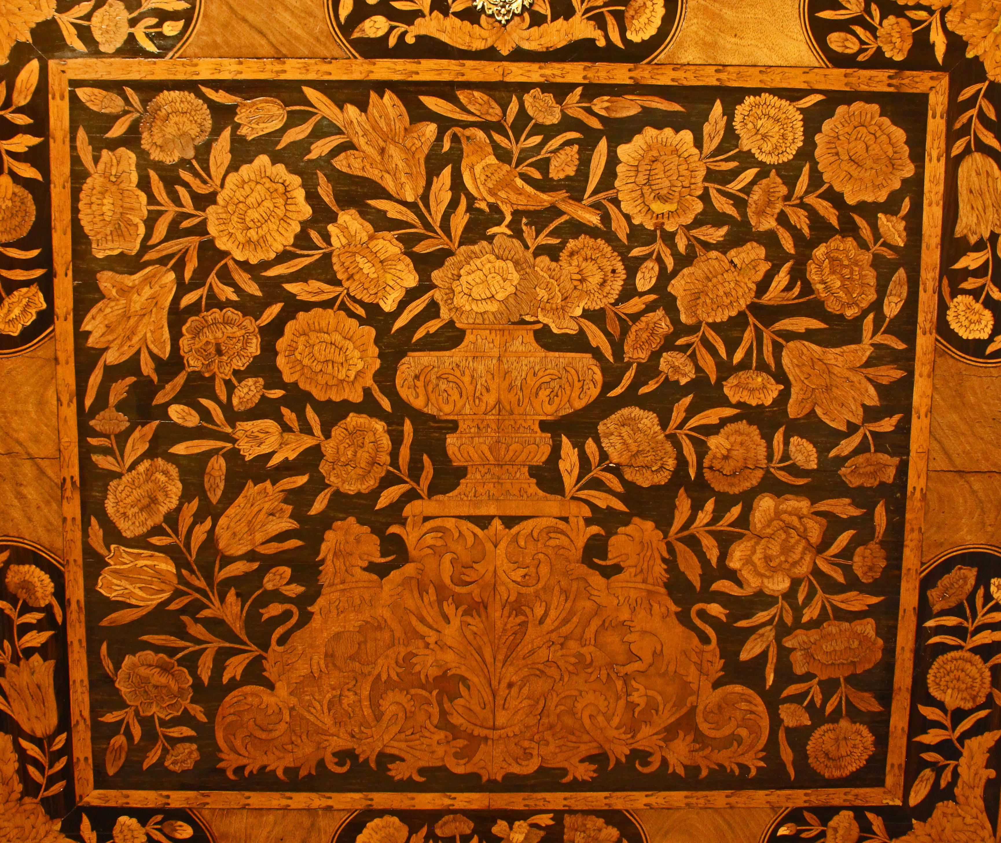 CIRCA 1680, William & Mary Periode, Englisches Nussbaumholz & Intarsien Escritoire im Angebot 6