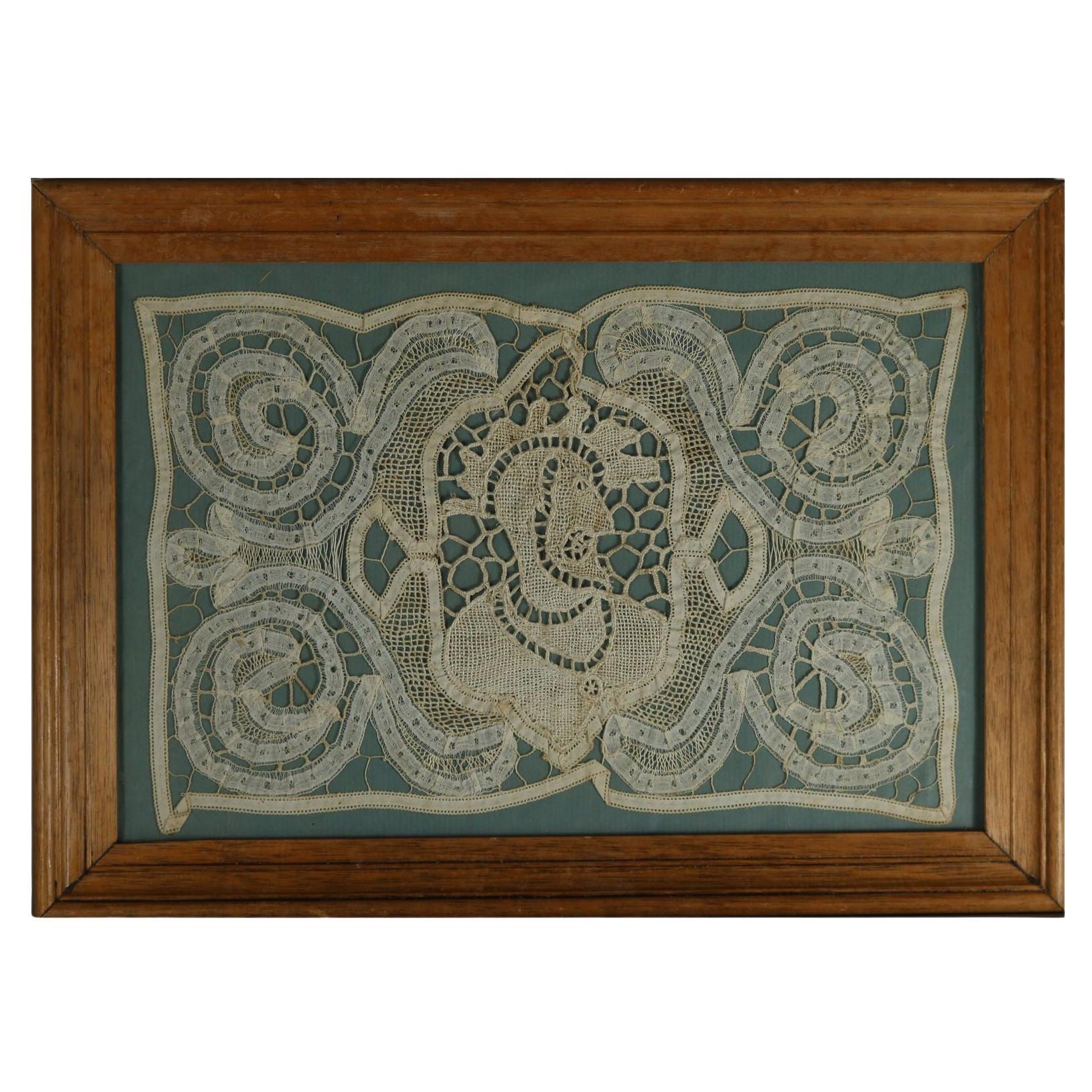 CIRCA - Tableau brodé en dentelle datant de 1700 en vente