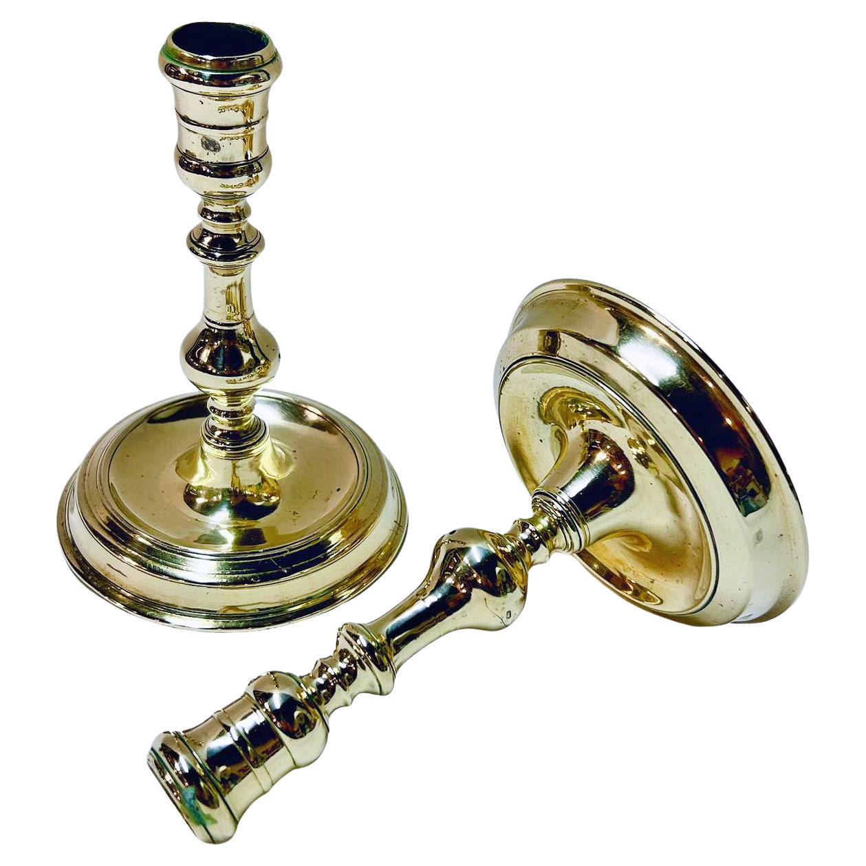 Candelieri da camera barocchi francesi in ottone fuso, 1710-20 ca.