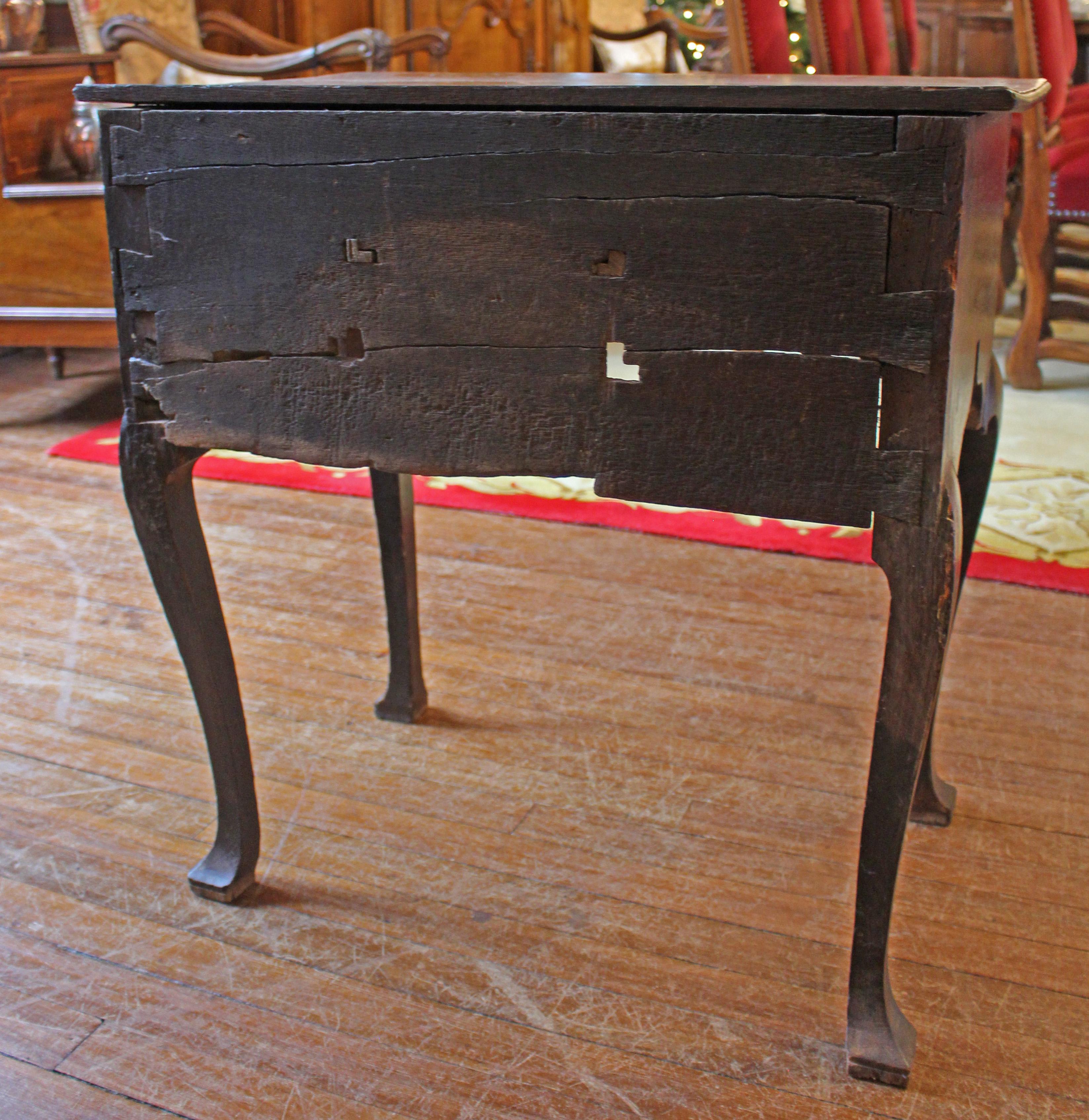 Circa 1730 English Country Oak Lowboy or Dressing Table For Sale 1