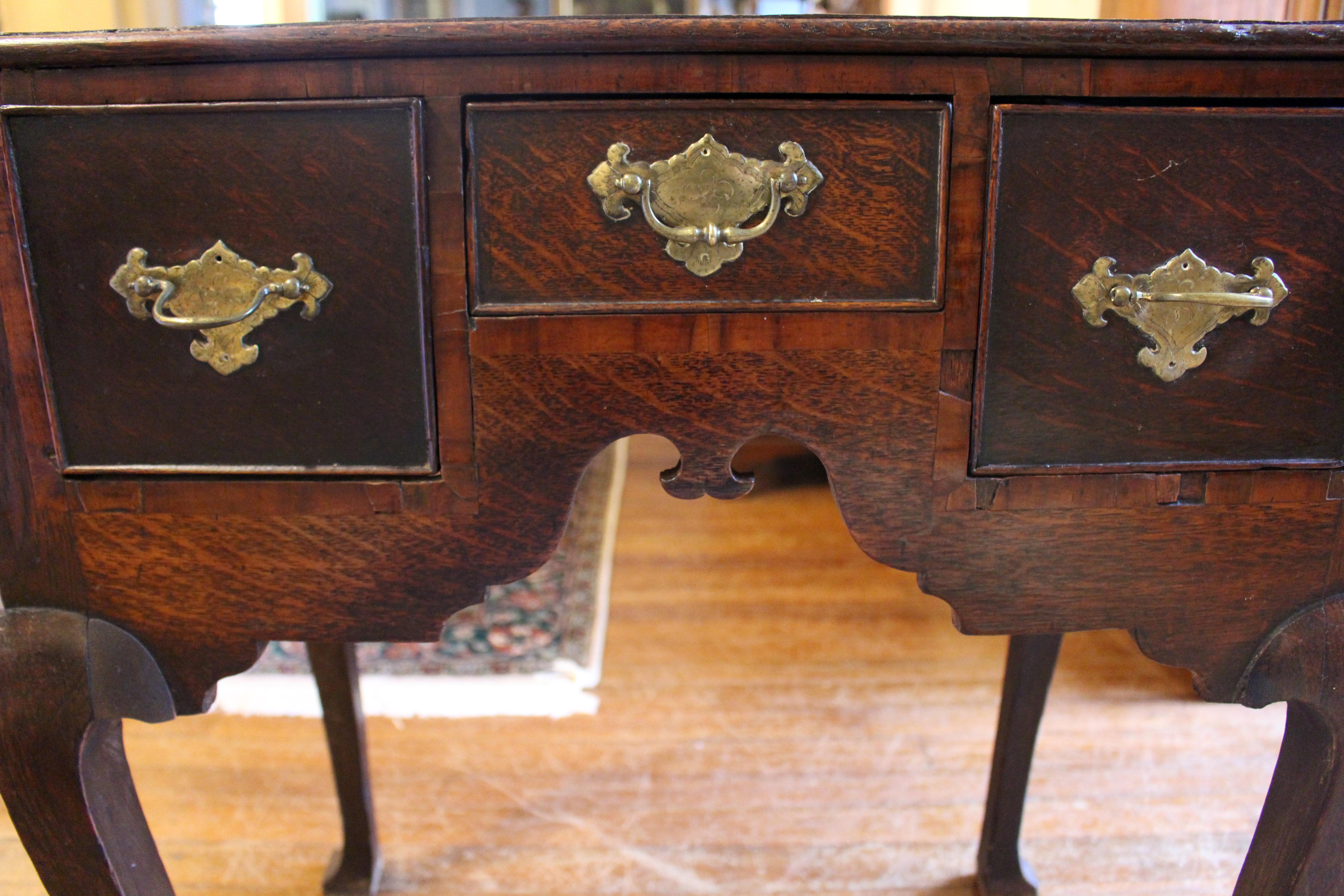 Circa 1730 English Country Oak Lowboy or Dressing Table For Sale 3