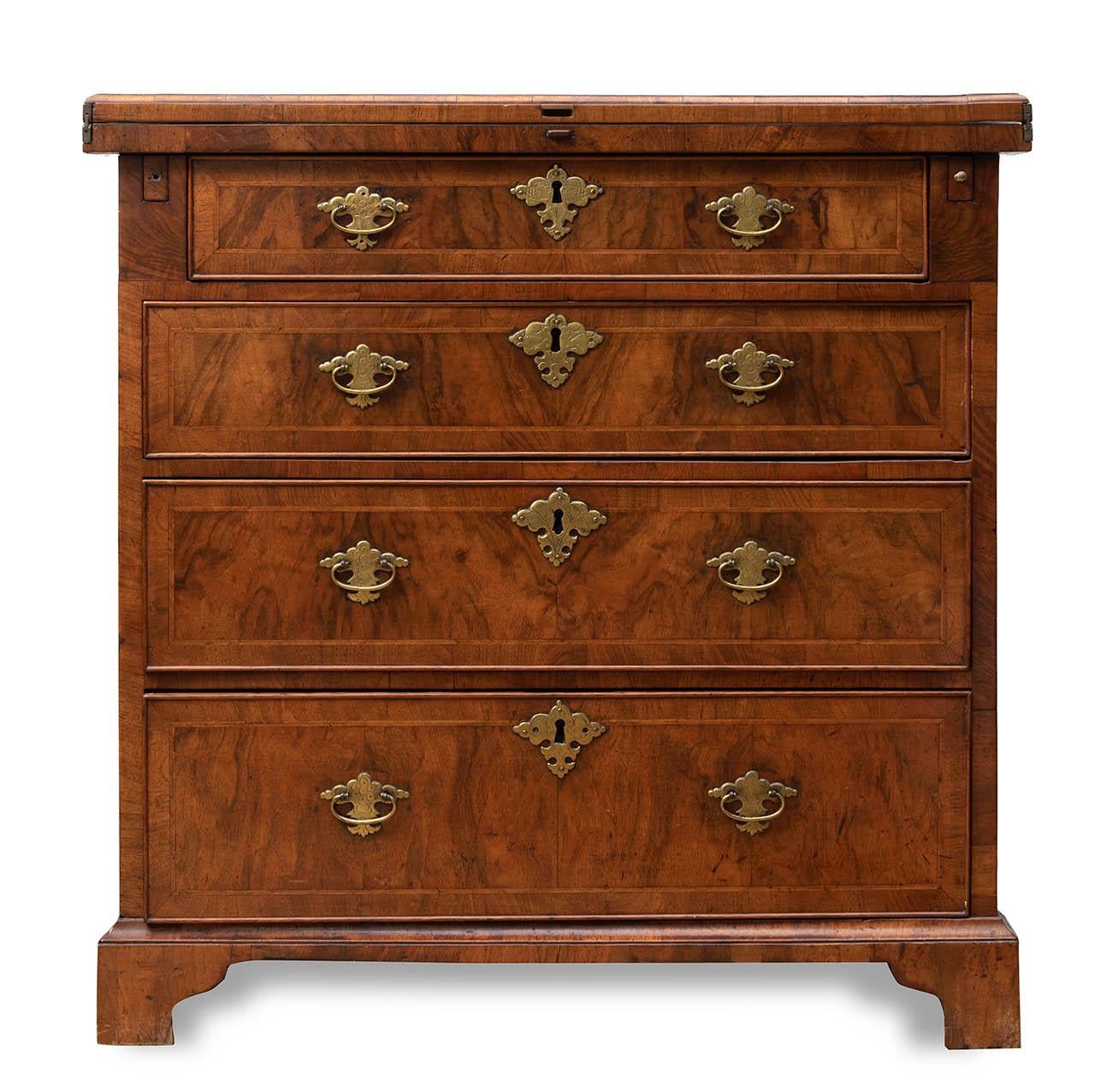 English George II 4-drawer walnut bureau desk with root-wood walnut burr marquetry and original bronze handles and fittings, circa 1730s. It stands on period 