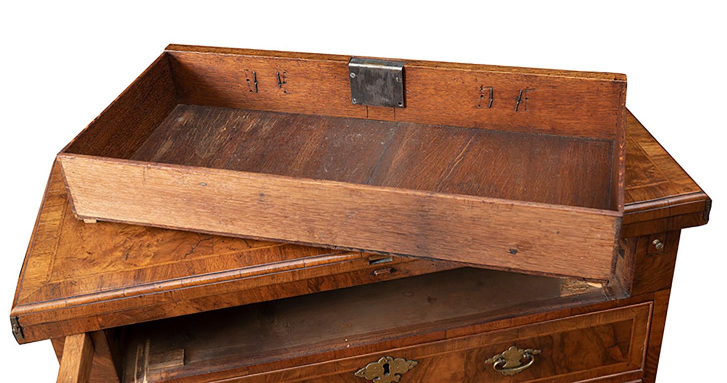 18th Century and Earlier English George II Neoclassical 4-Drawer Walnut Bureau Desk, circa 1730s