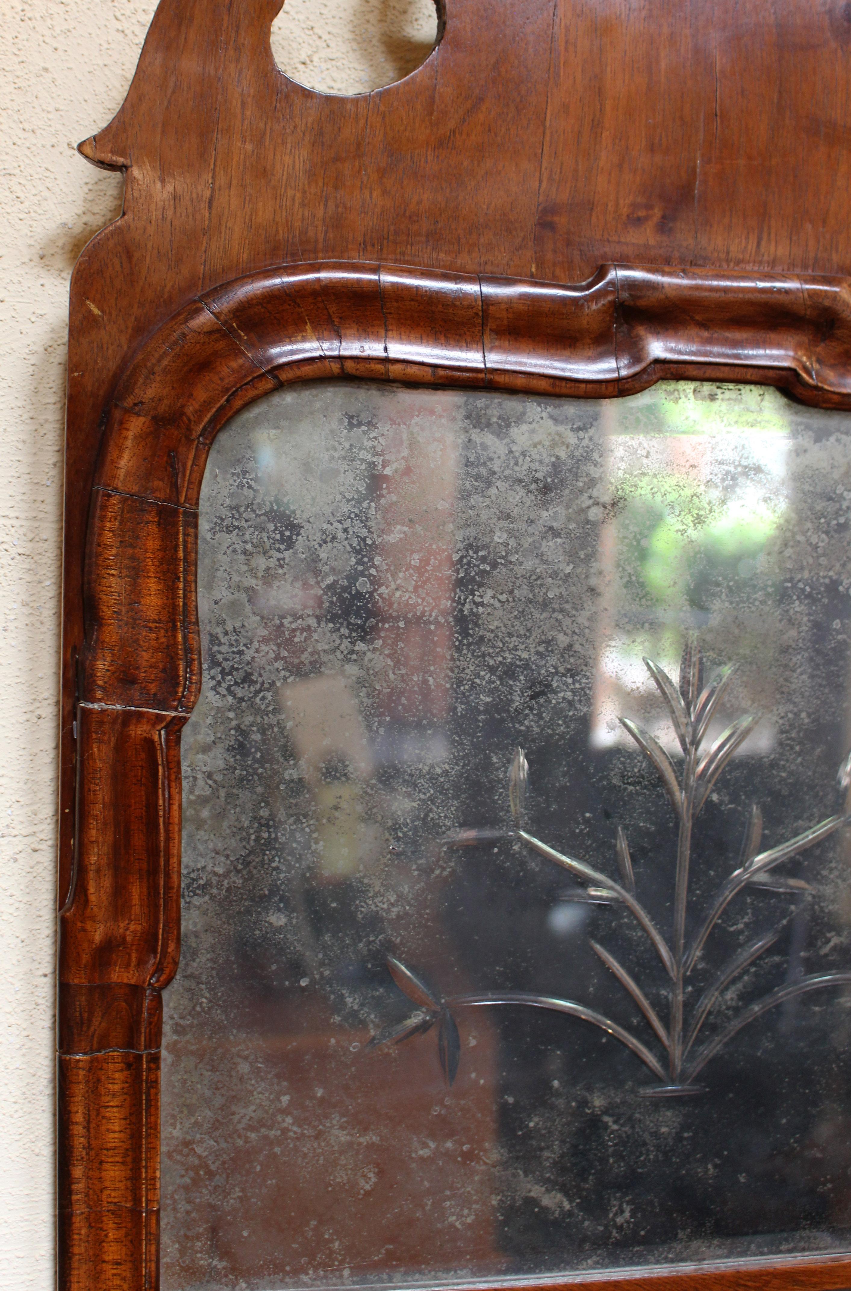 Circa 1735 Walnut Early George II Mirror In Good Condition In Chapel Hill, NC