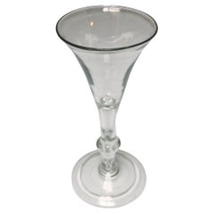 Vers 1740 Verre à flûte évasée anglais avec Stem déchiré