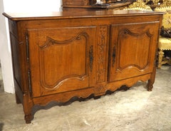 Buffet en chêne blond sculpté de Lorraine, France, vers 1750