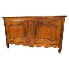 Buffet en chêne blond sculpté de Lorraine, France, vers 1750