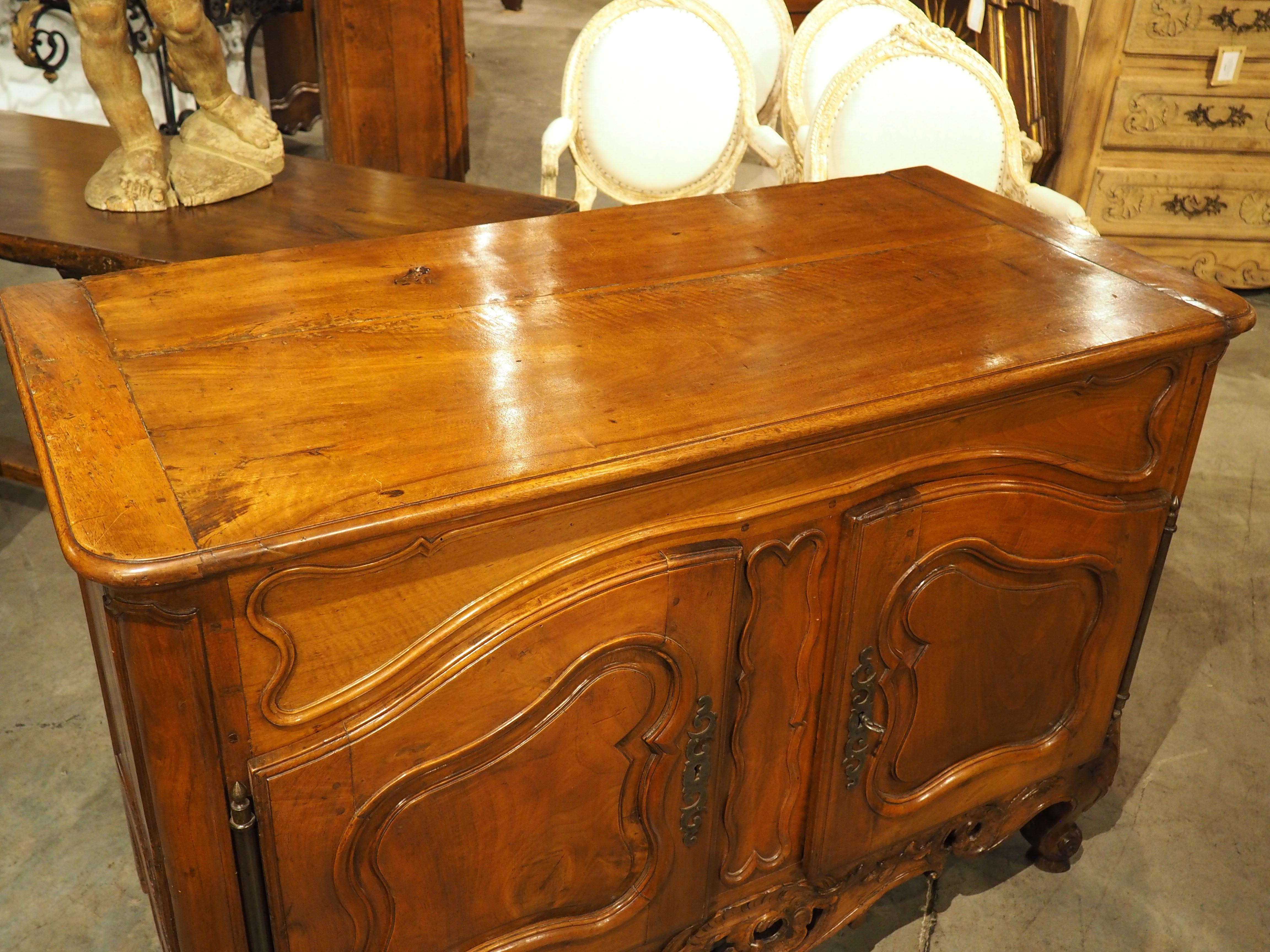 Circa 1750 Carved Walnut Wood Buffet Crédence from Nîmes, France 4