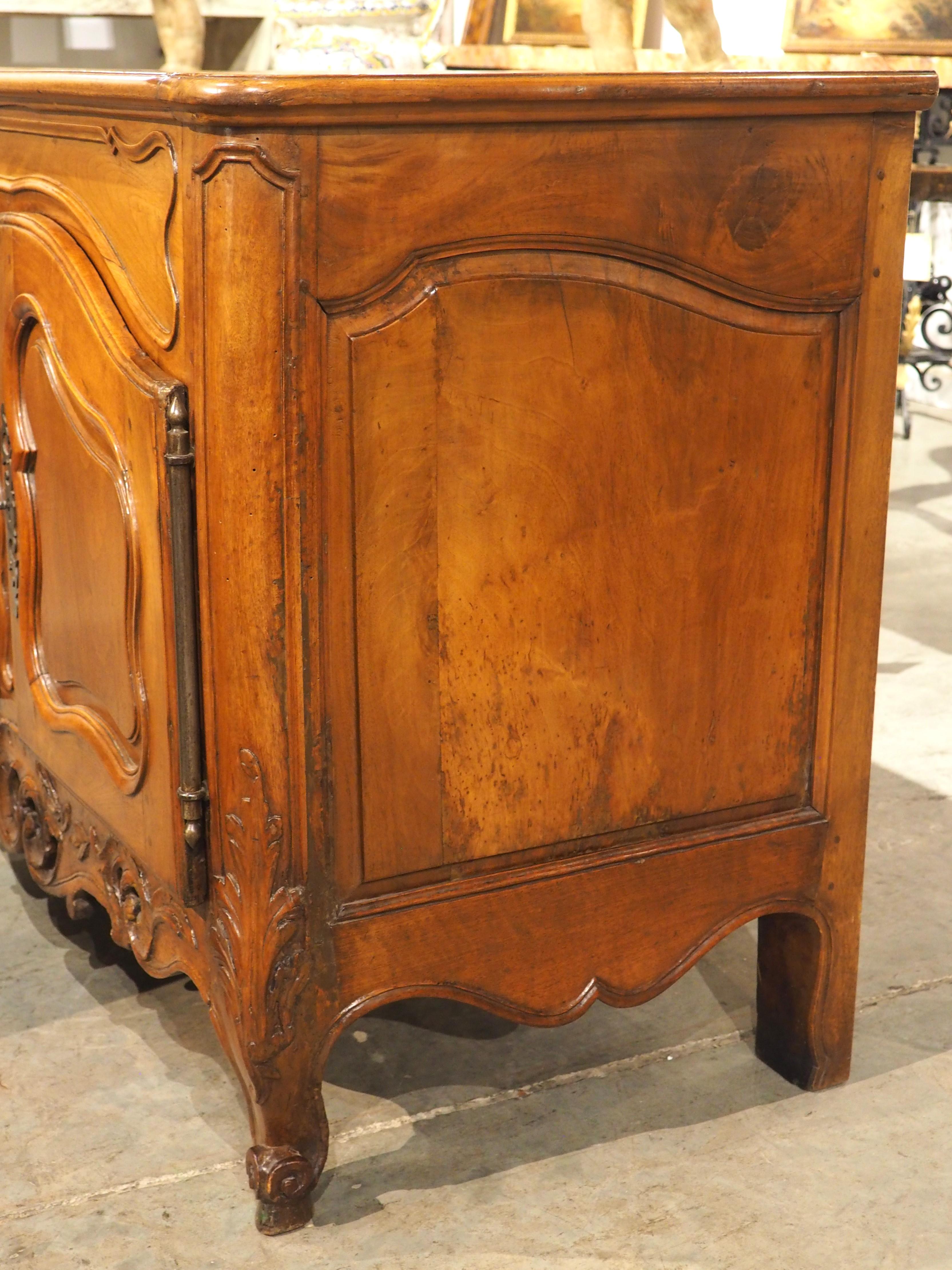 Circa 1750 Carved Walnut Wood Buffet Crédence from Nîmes, France 7