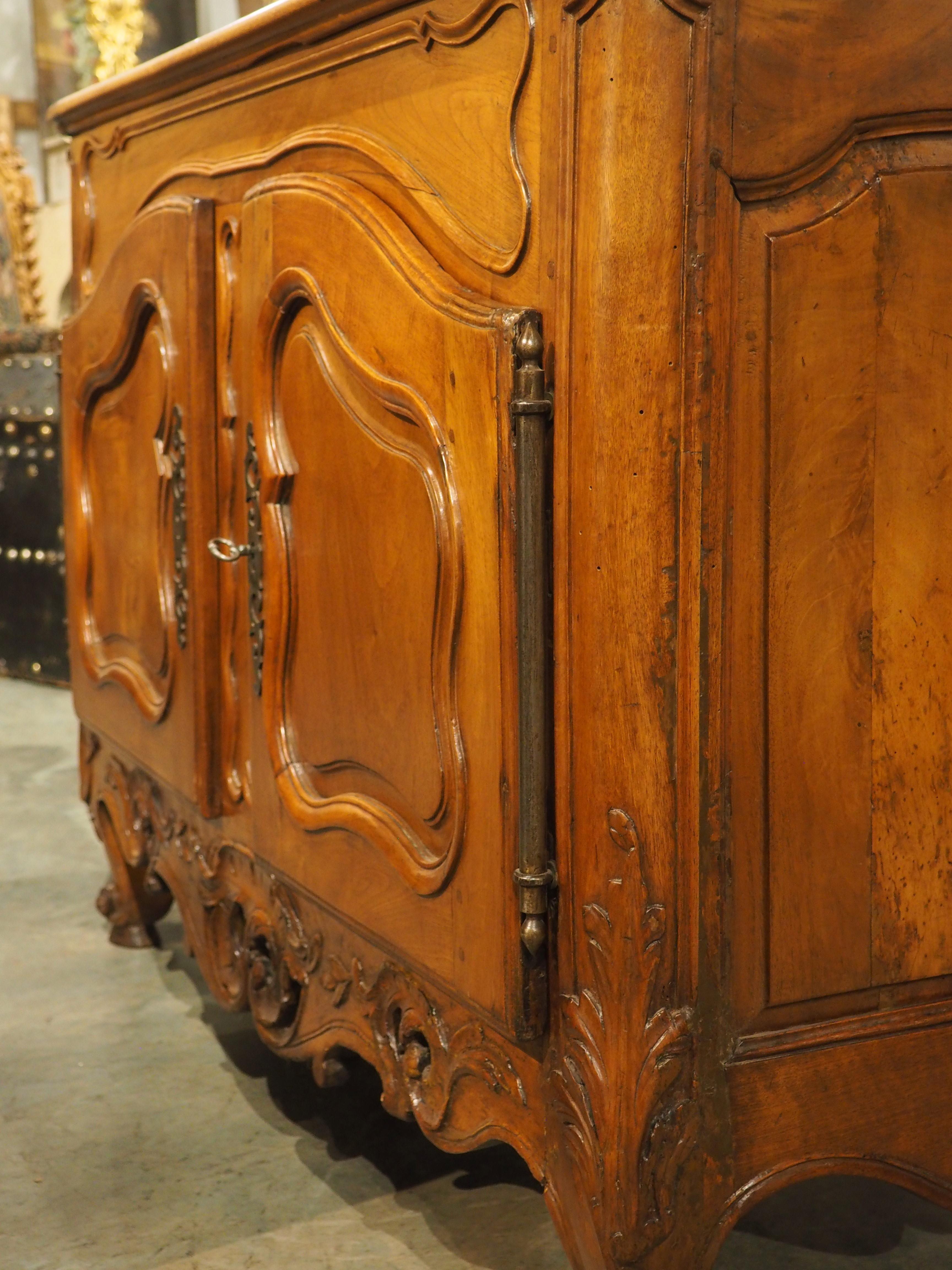 Circa 1750 Carved Walnut Wood Buffet Crédence from Nîmes, France 8