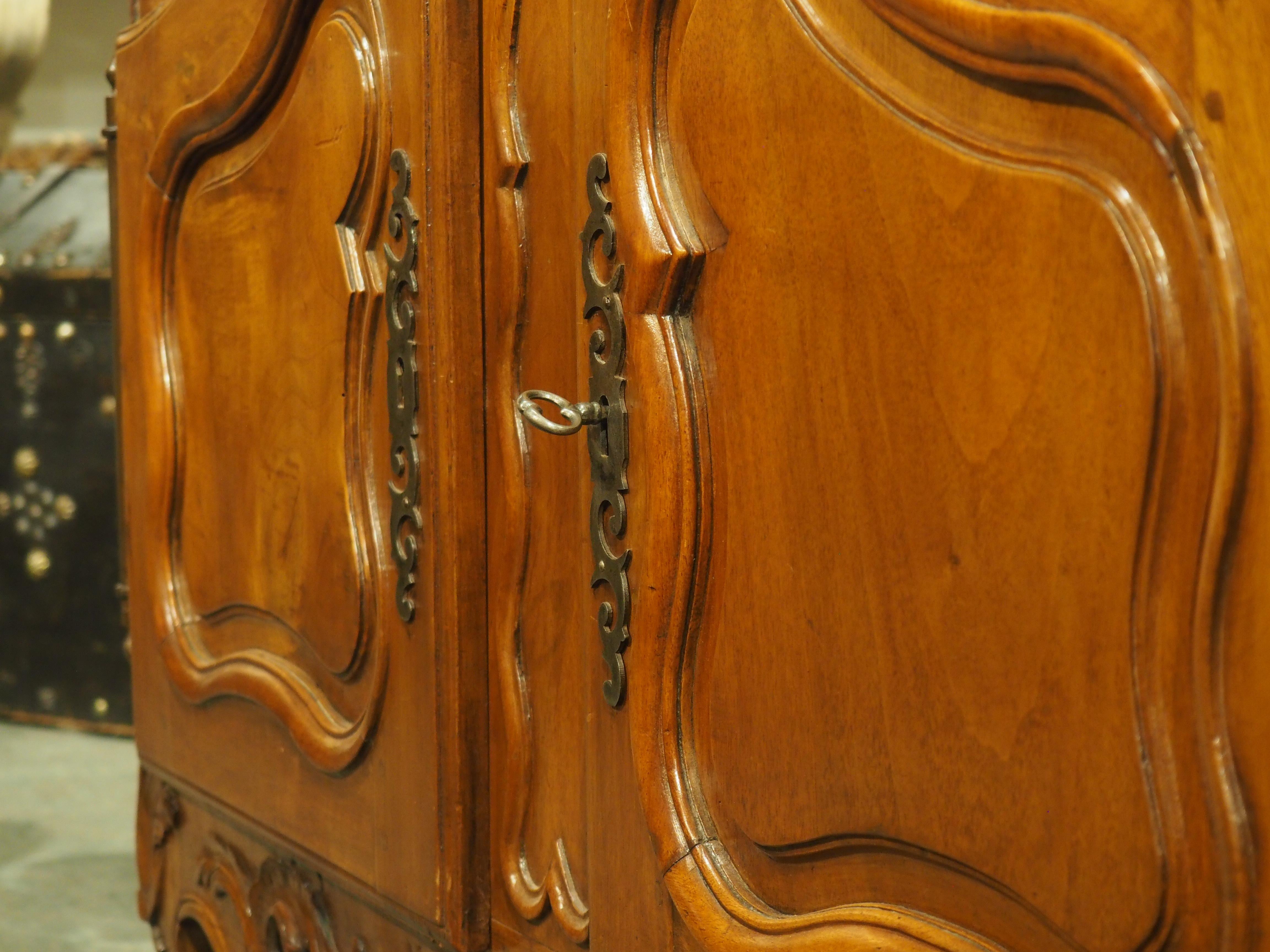 Circa 1750 Carved Walnut Wood Buffet Crédence from Nîmes, France 9