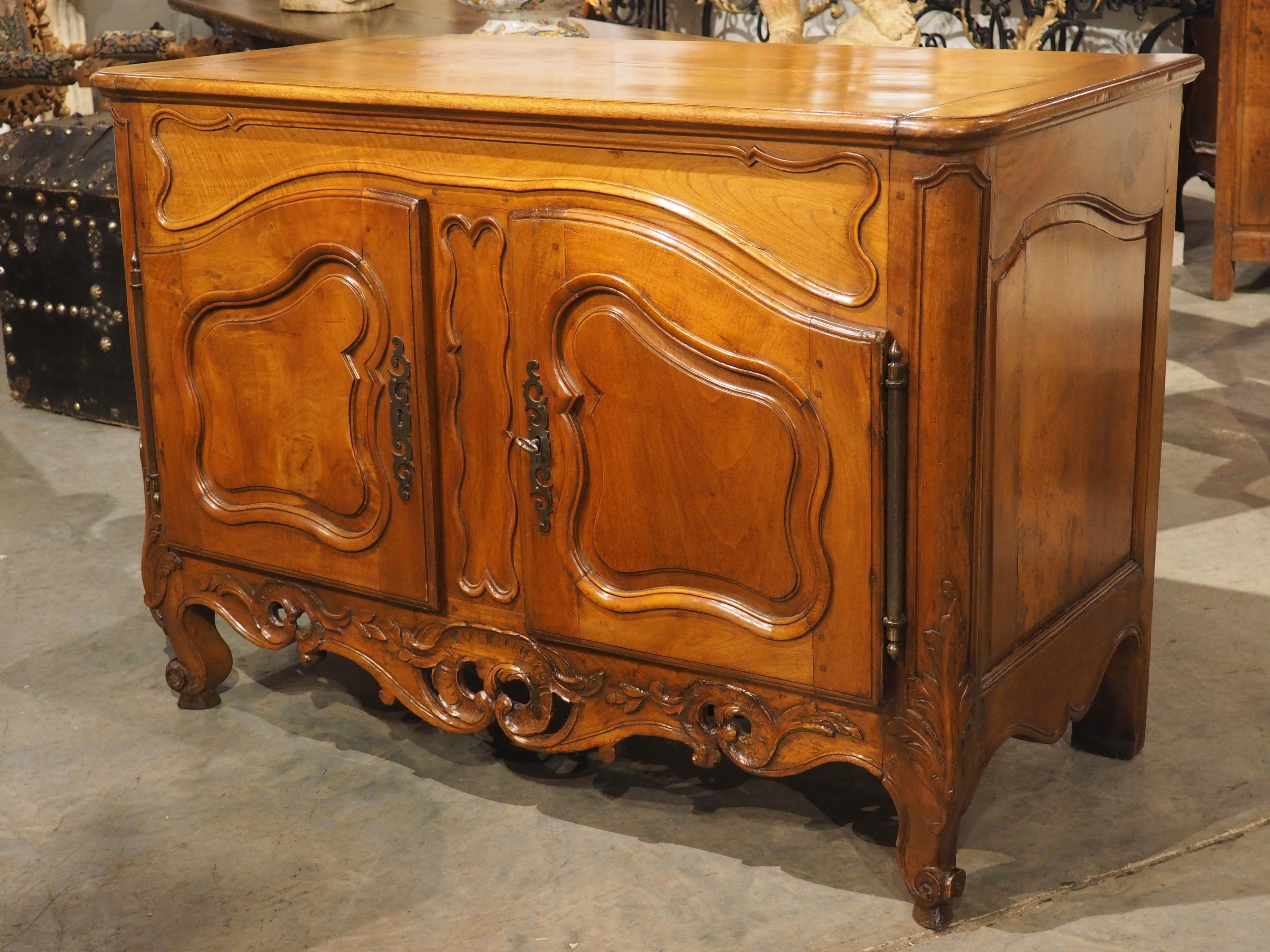 Circa 1750 Carved Walnut Wood Buffet Crédence from Nîmes, France 12
