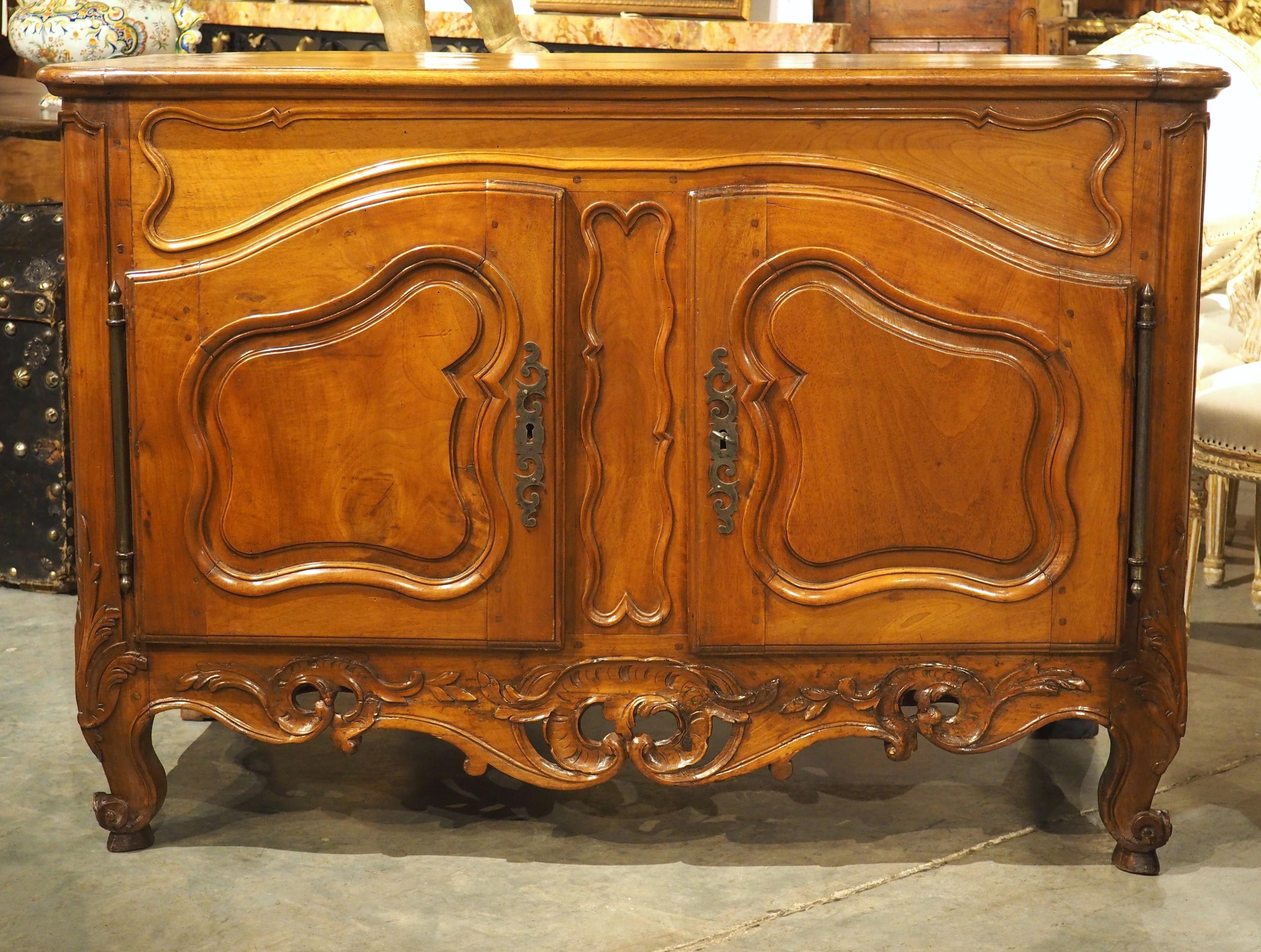 Louis XV Circa 1750 Carved Walnut Wood Buffet Crédence from Nîmes, France
