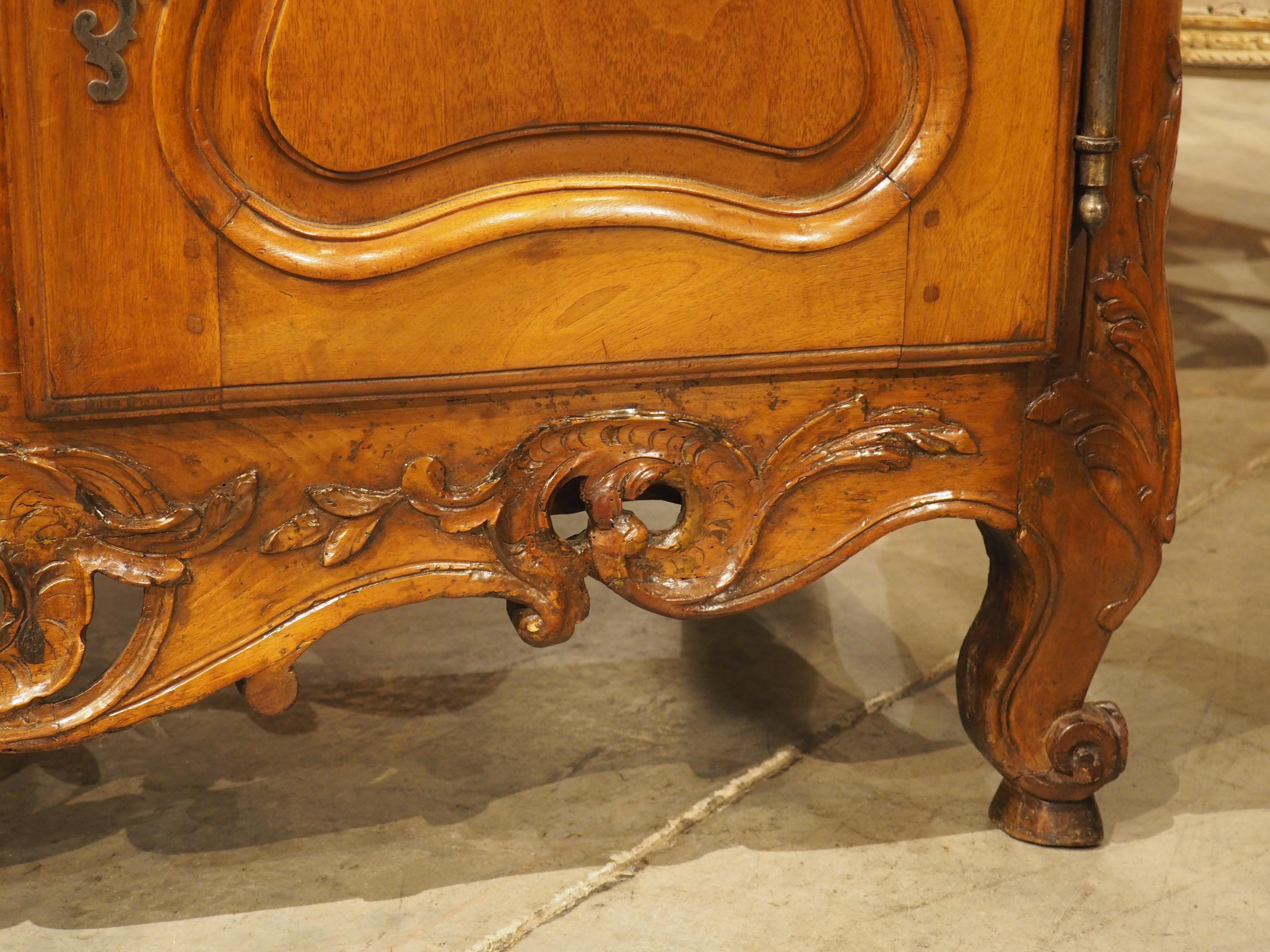 18th Century Circa 1750 Carved Walnut Wood Buffet Crédence from Nîmes, France