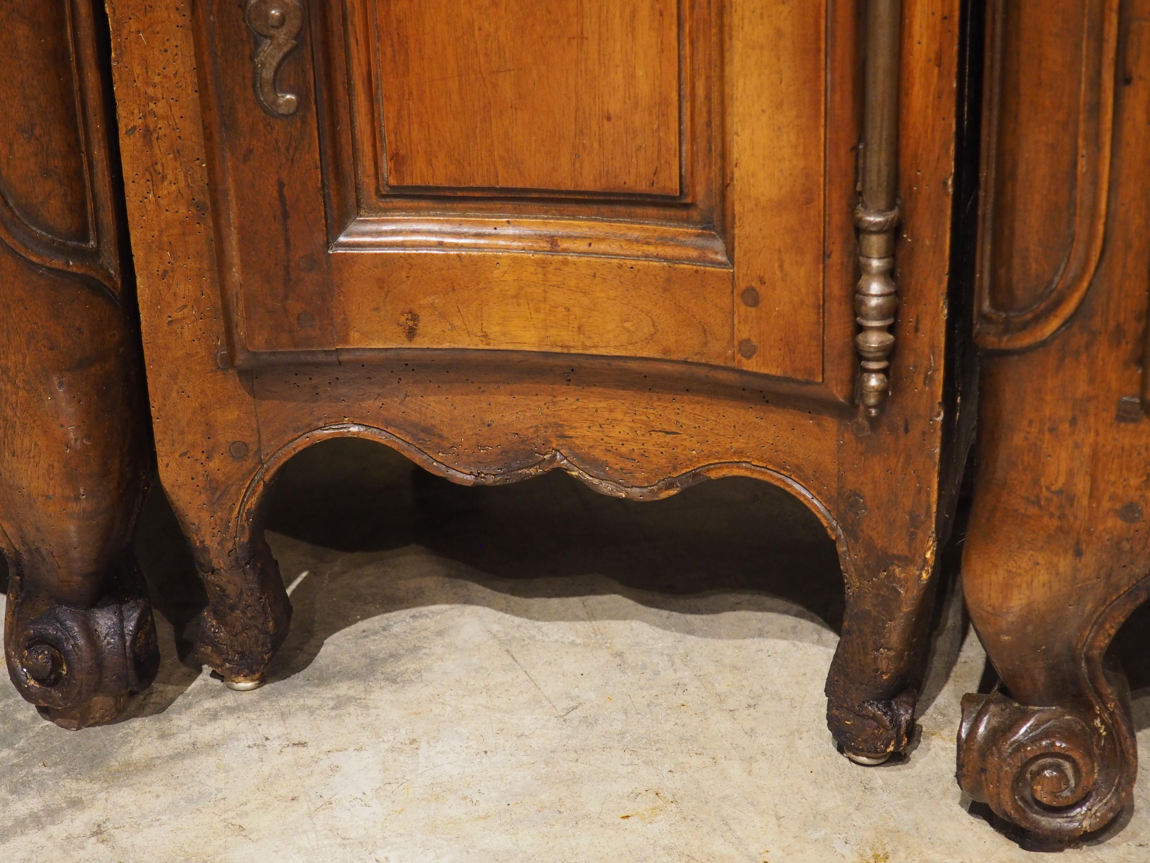 Circa 1750 French Louis XV Period Walnut and Marble Bureau or Petit Buffet For Sale 2