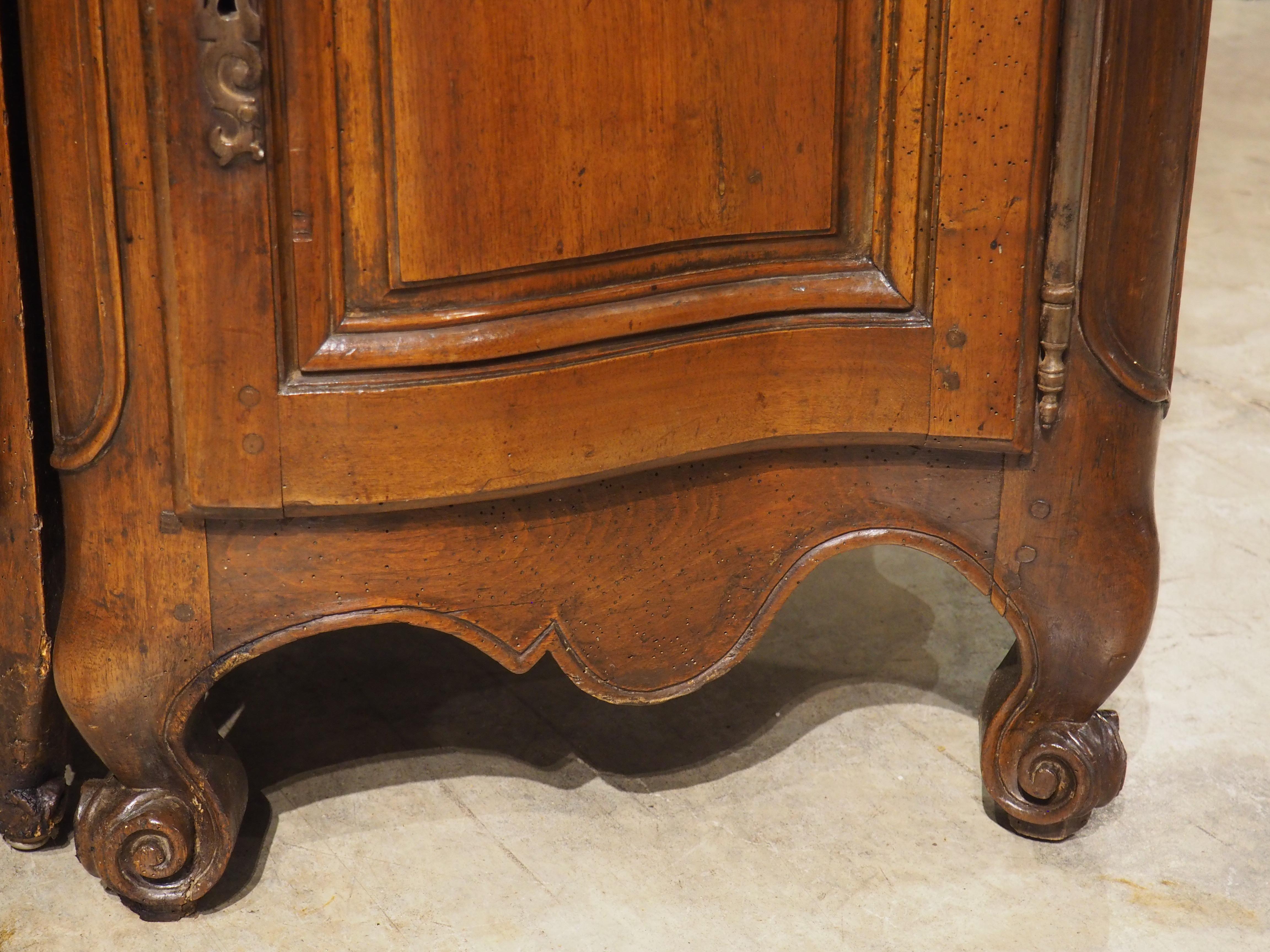 Circa 1750 French Louis XV Period Walnut and Marble Bureau or Petit Buffet For Sale 3