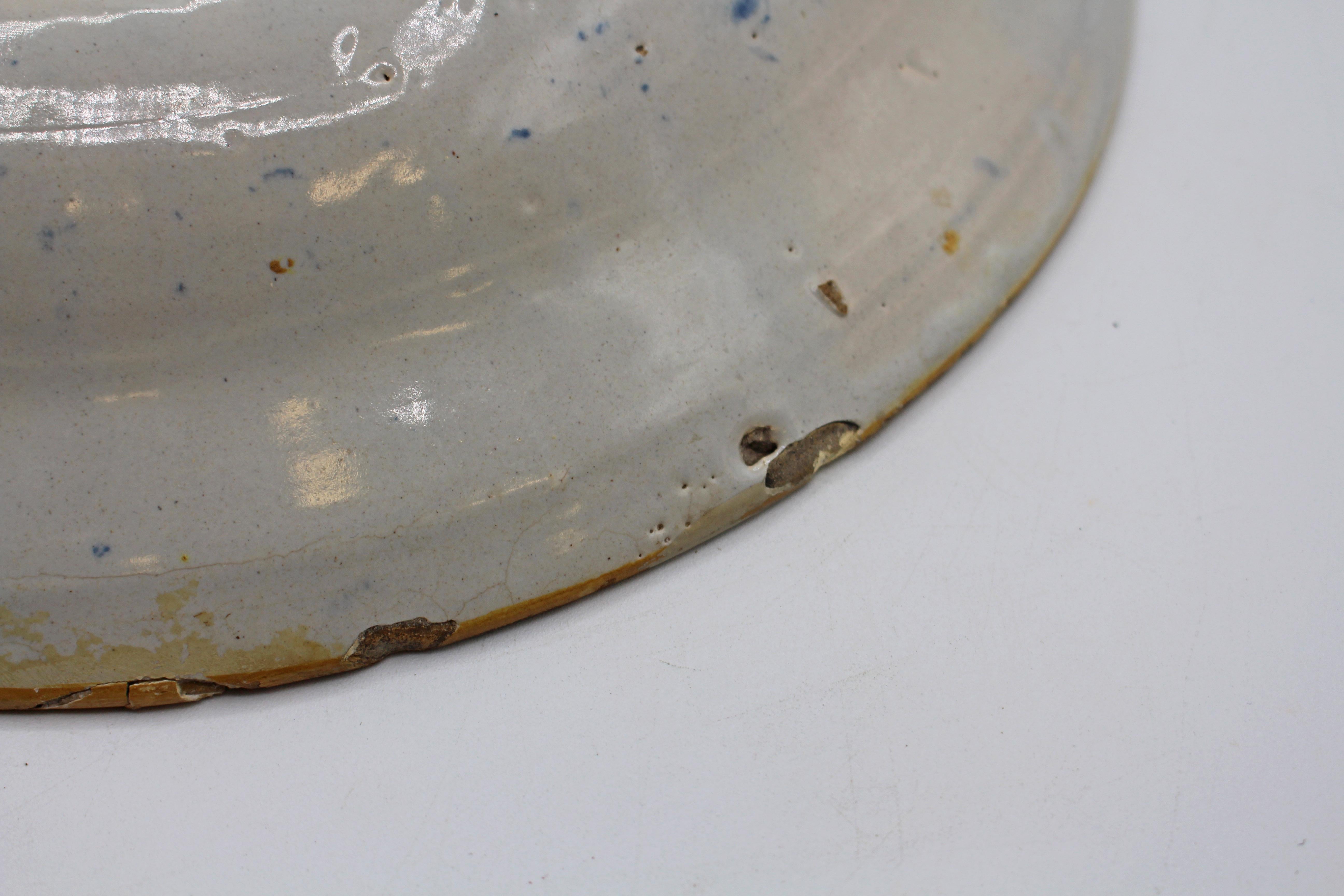 XVIIIe siècle Circa 1750 P. VandertStrom's Pottery De Vergulde Blompot Delft Fruit Bowl (bol à fruits) en vente