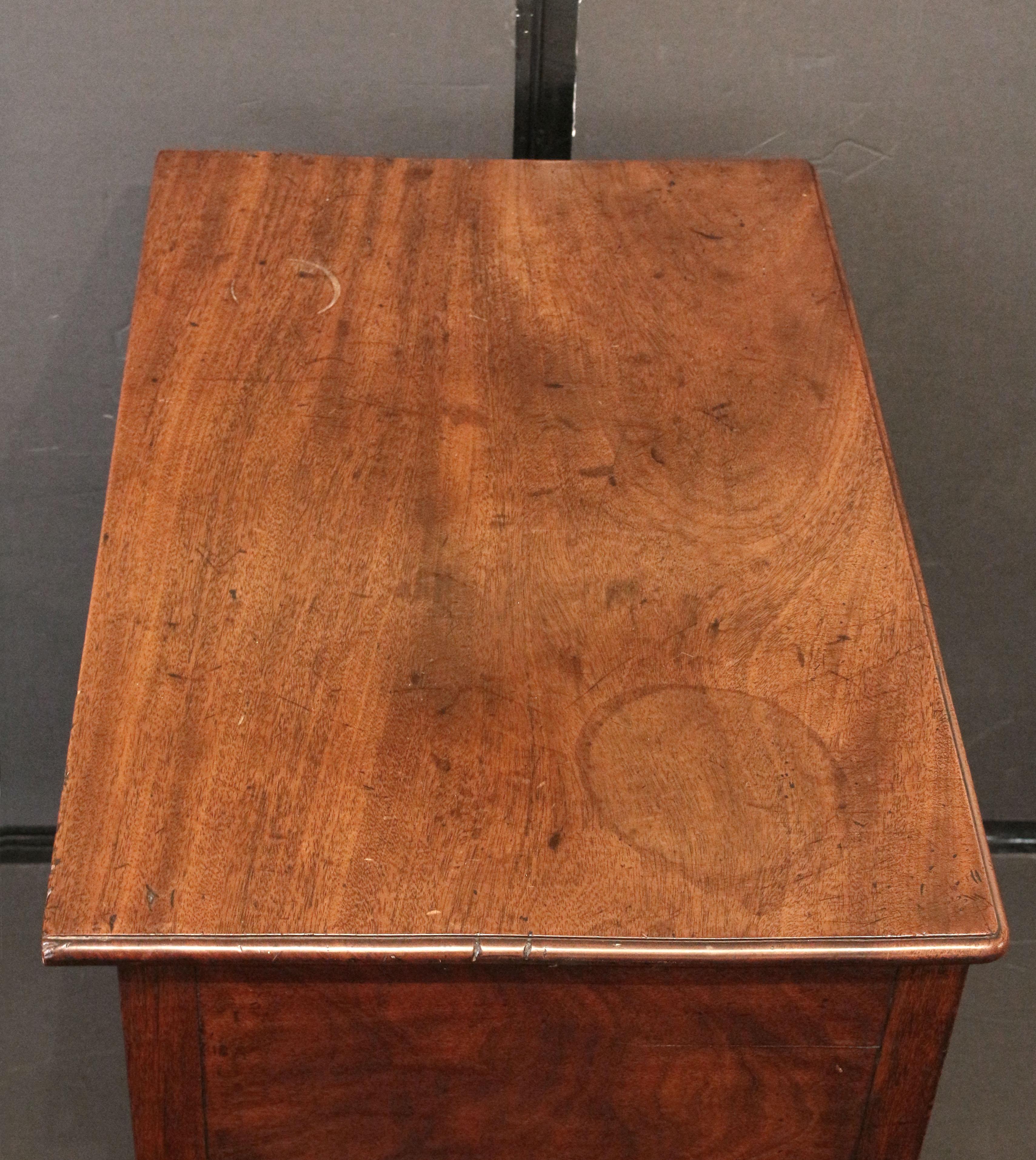 Bois Table basse anglaise d'époque George III, datant d'environ 1760-80 en vente