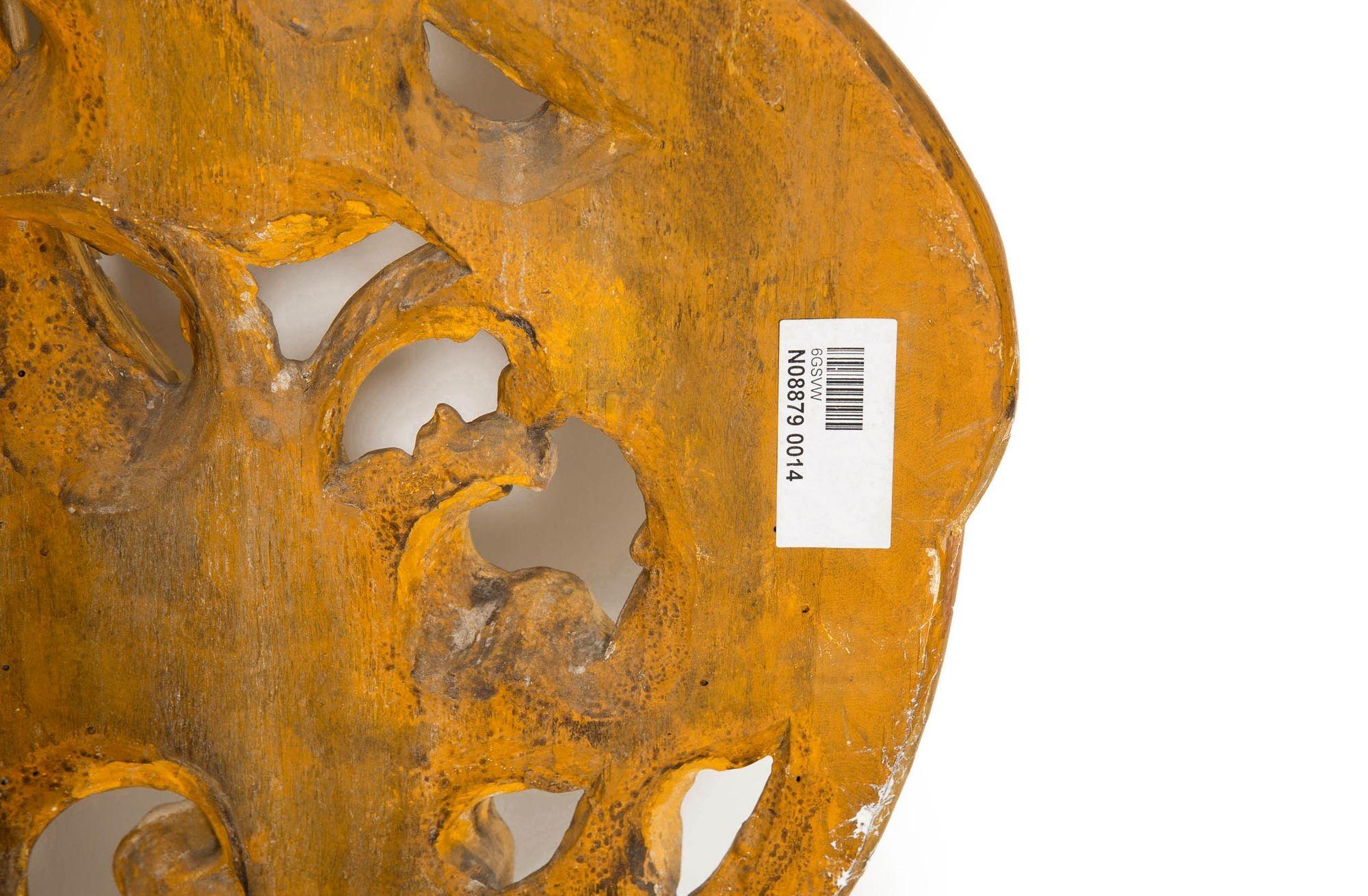 Espejo de pared italiano rococó de madera dorada, probablemente Milán, circa 1760, 71