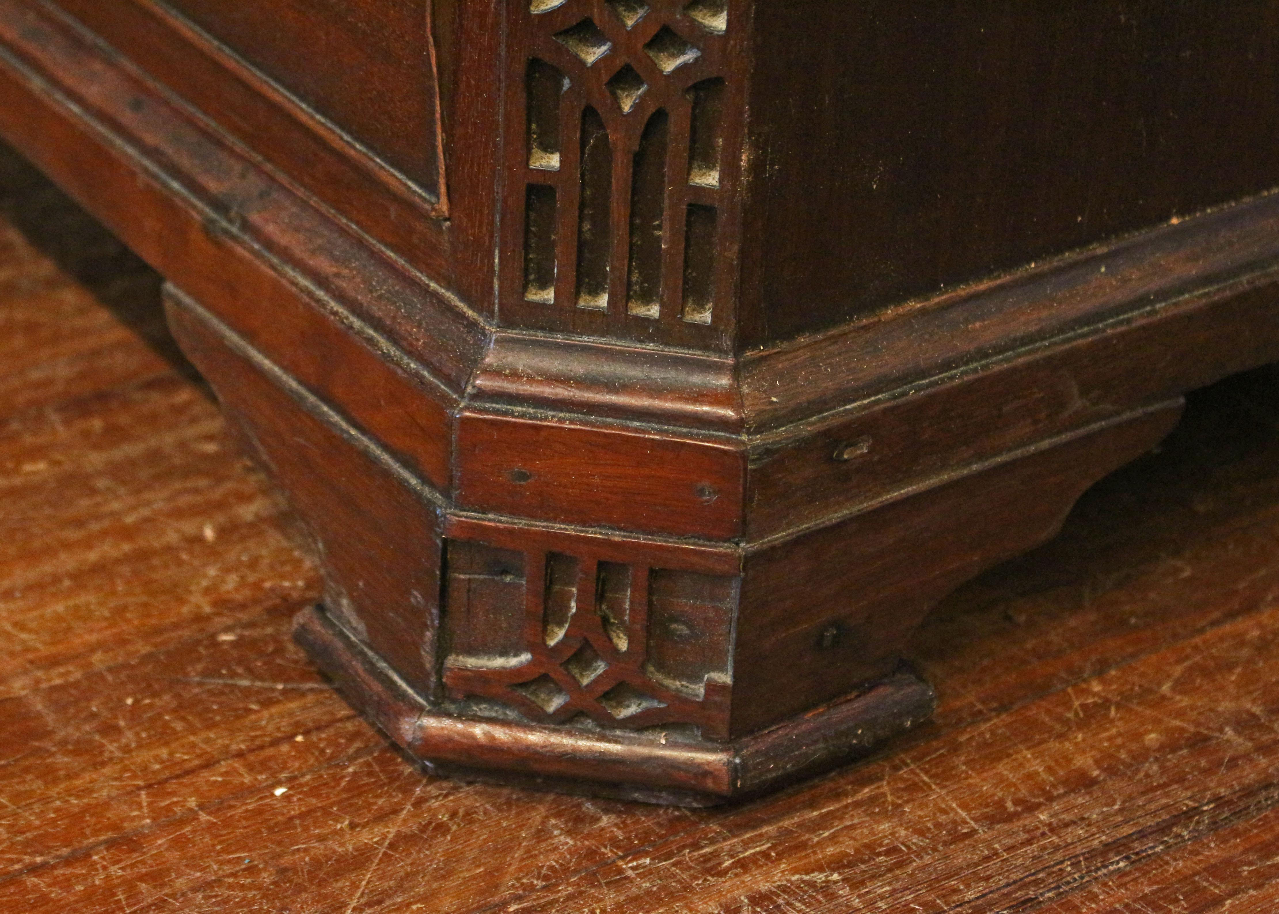 Wood Circa 1765-1780 English George III Period Chest of Drawers For Sale