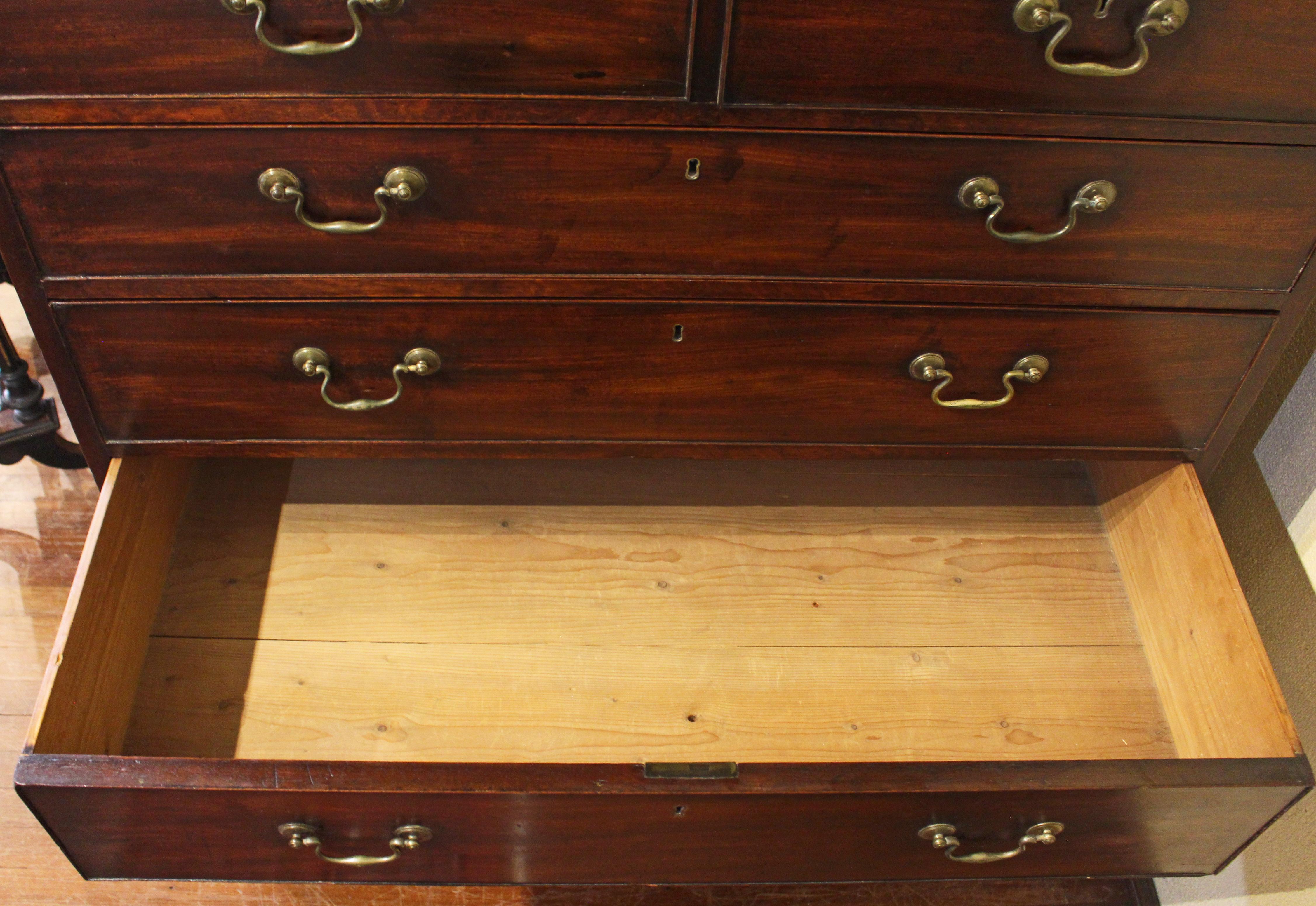 Circa 1765-1780 English George III Tall Straight Front Chest of Drawers In Good Condition For Sale In Chapel Hill, NC