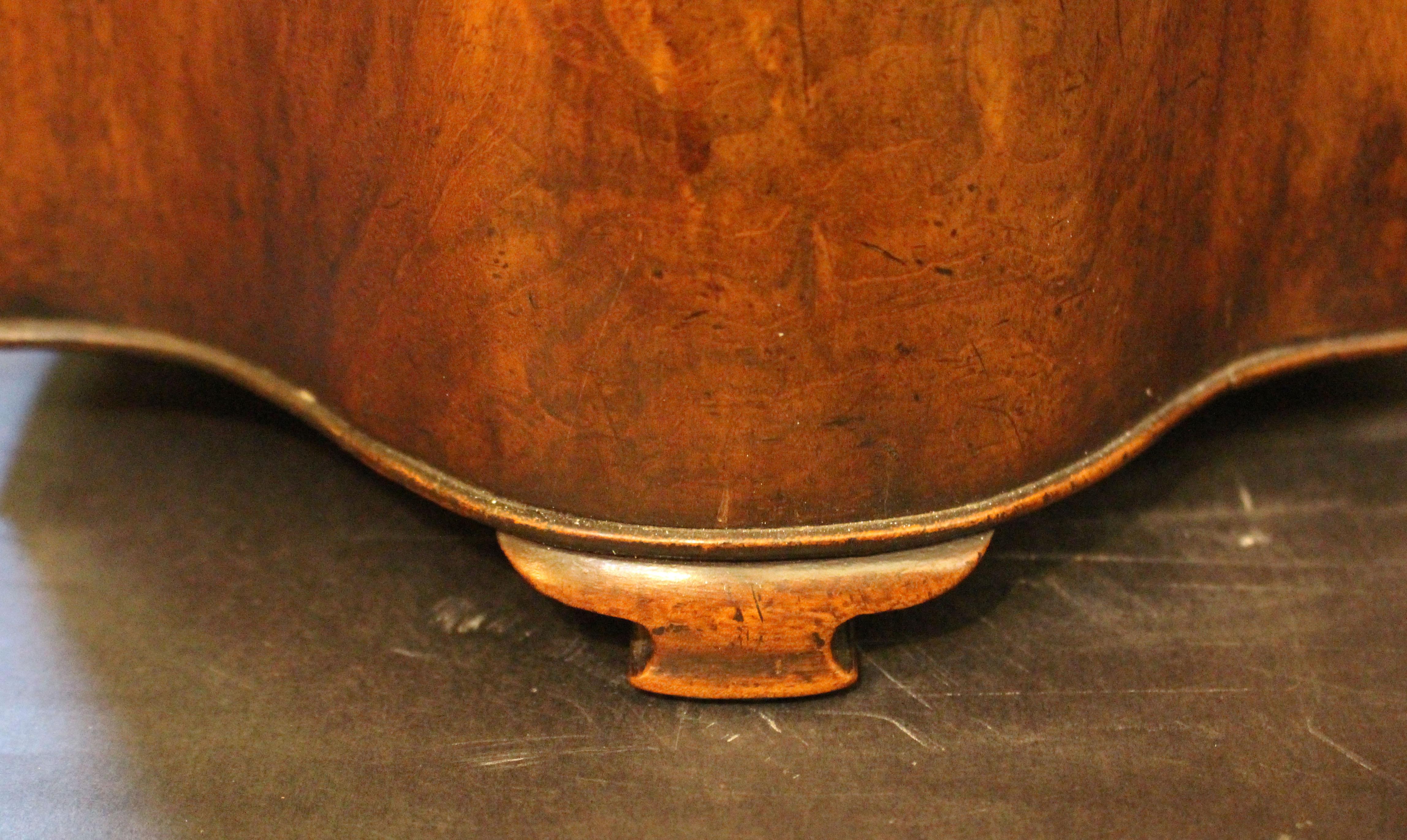 CIRCA 1765-1780 Coppia di scatole portacoltelli di Giorgio III, Inghilterra In condizioni buone in vendita a Chapel Hill, NC