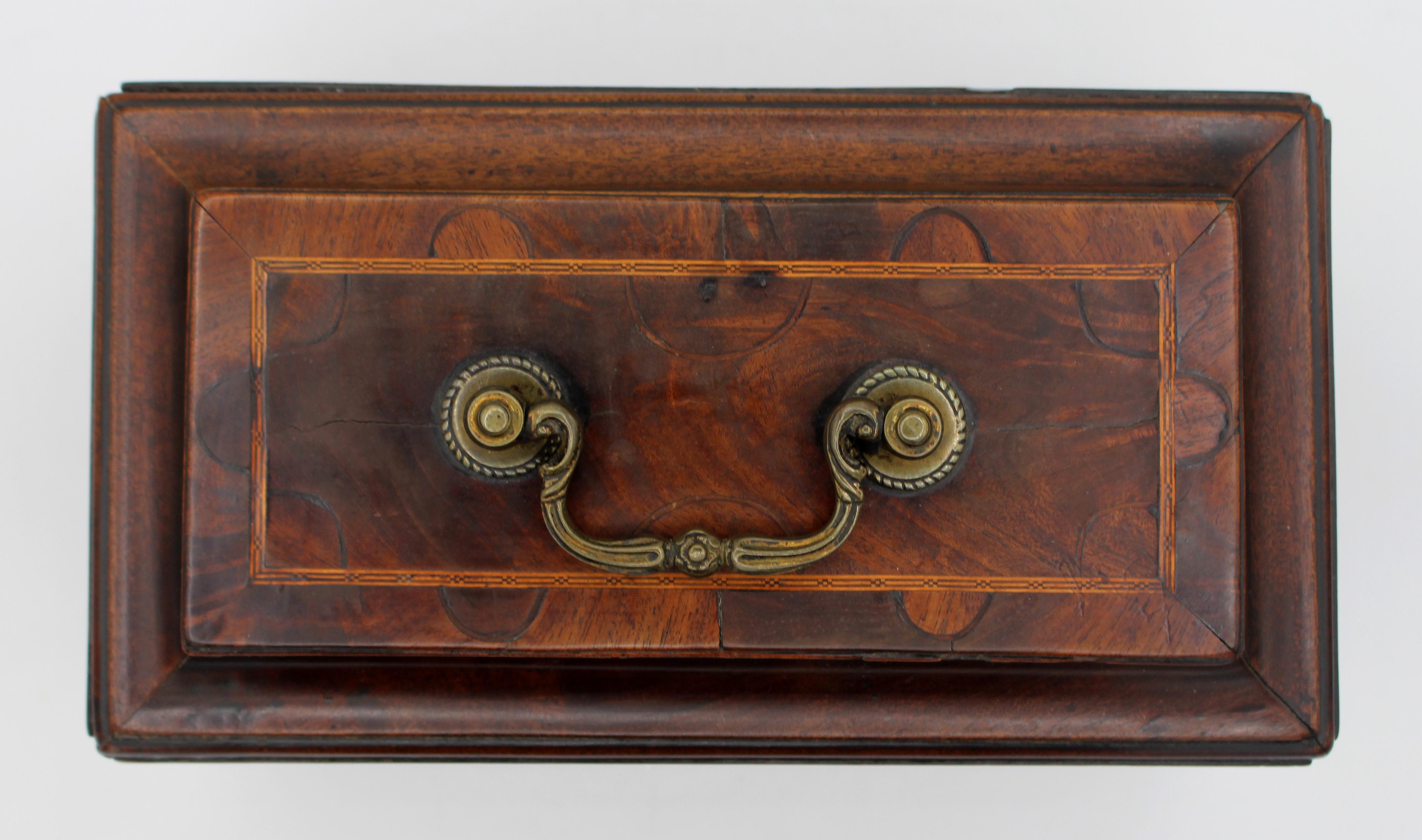 Circa 1765 English George III Period Tea Caddy Box In Good Condition In Chapel Hill, NC