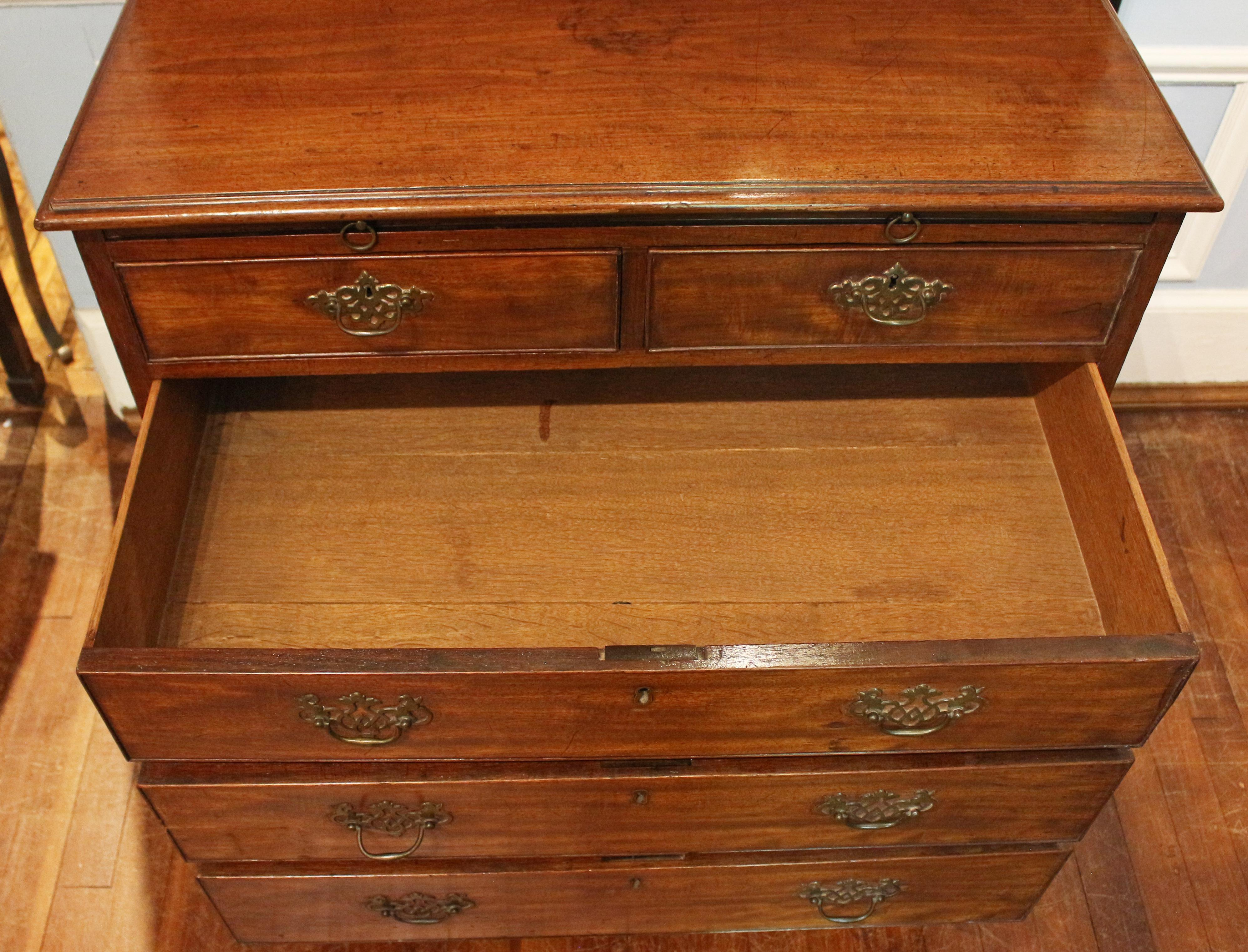 Cassettiera da scapolo del periodo georgiano inglese del 1765 ca. in vendita 1