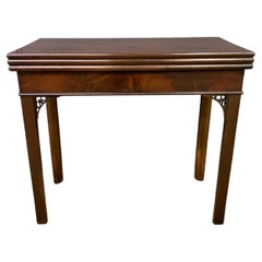 Circa 1765 Mesa de té y juegos de tres pliegues de la época georgiana inglesa