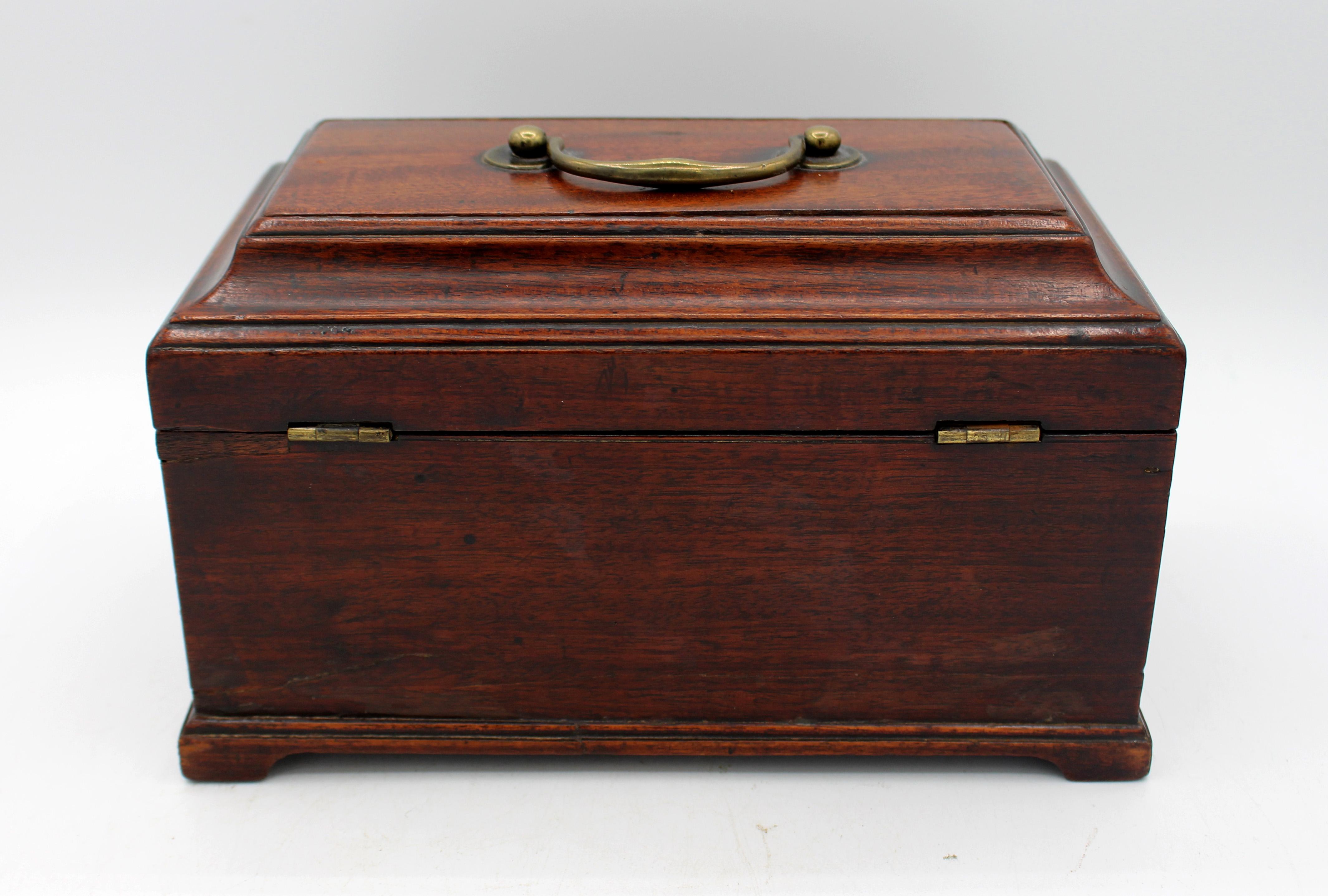 Circa 1765 George III Period Tea Caddy Box, English In Good Condition For Sale In Chapel Hill, NC