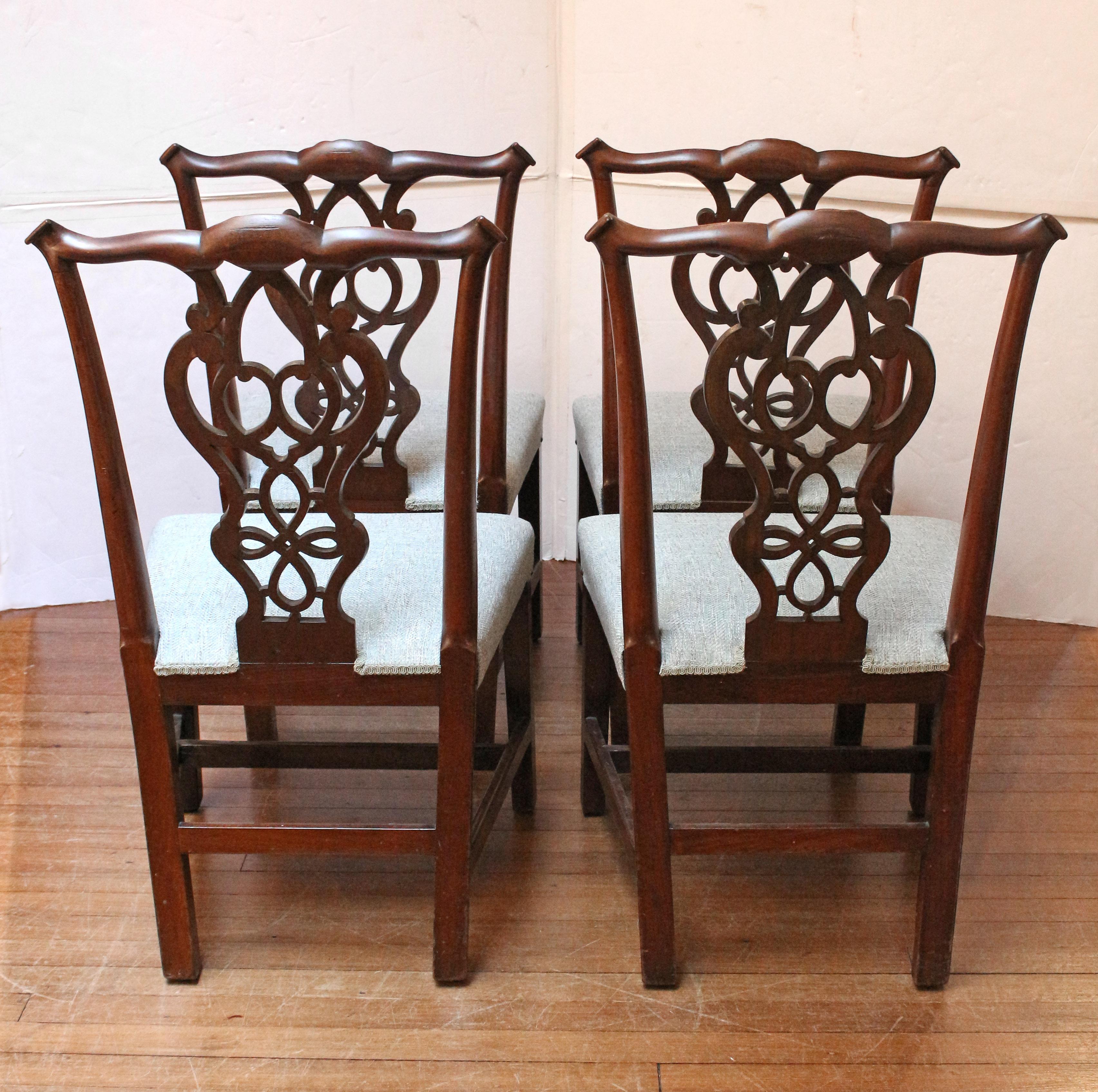 Circa 1765 Set of 4 English George III Period Side Chairs In Good Condition For Sale In Chapel Hill, NC