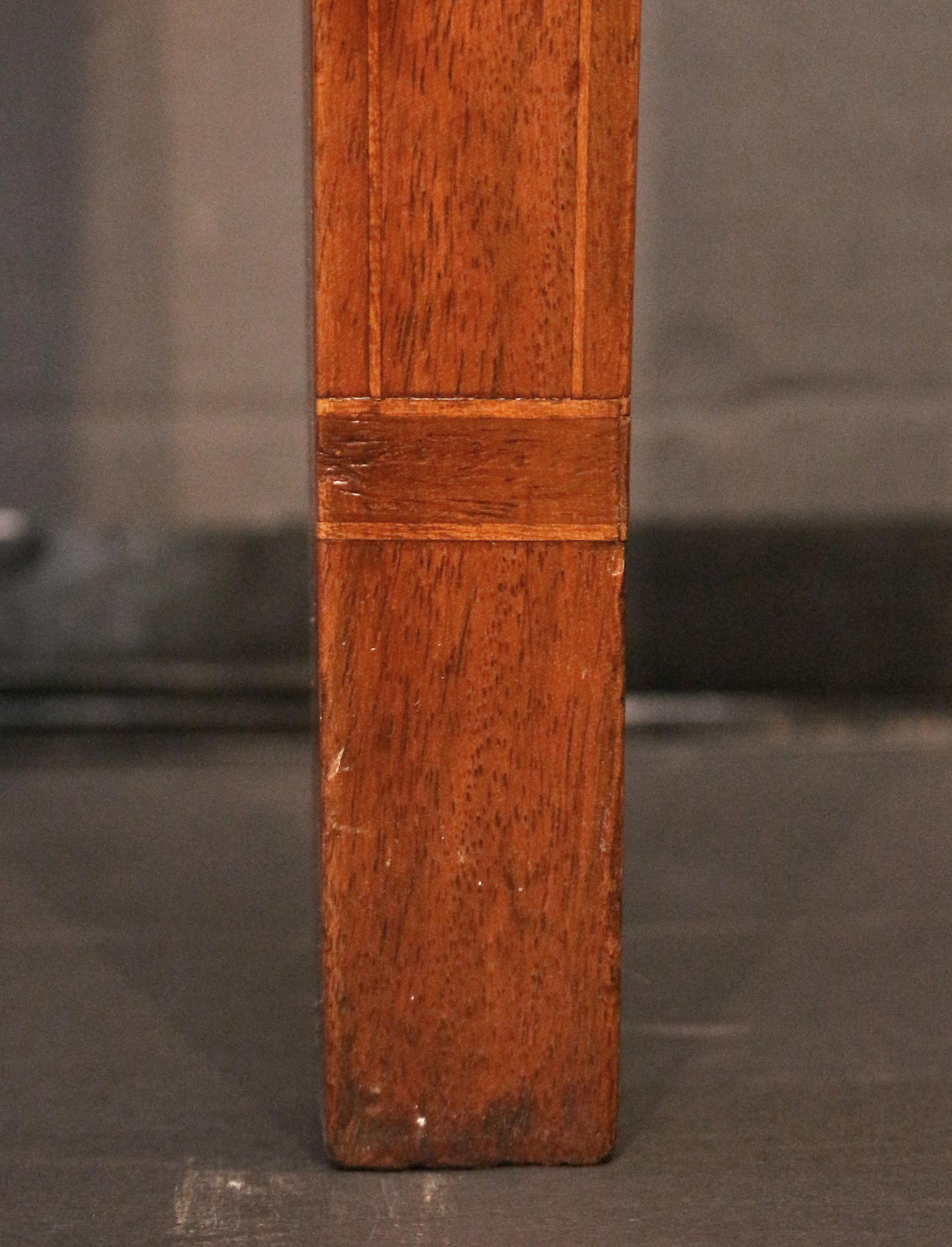 Englischer Demilune-Teetisch aus der George-III-Periode, um 1770-90 im Angebot 3