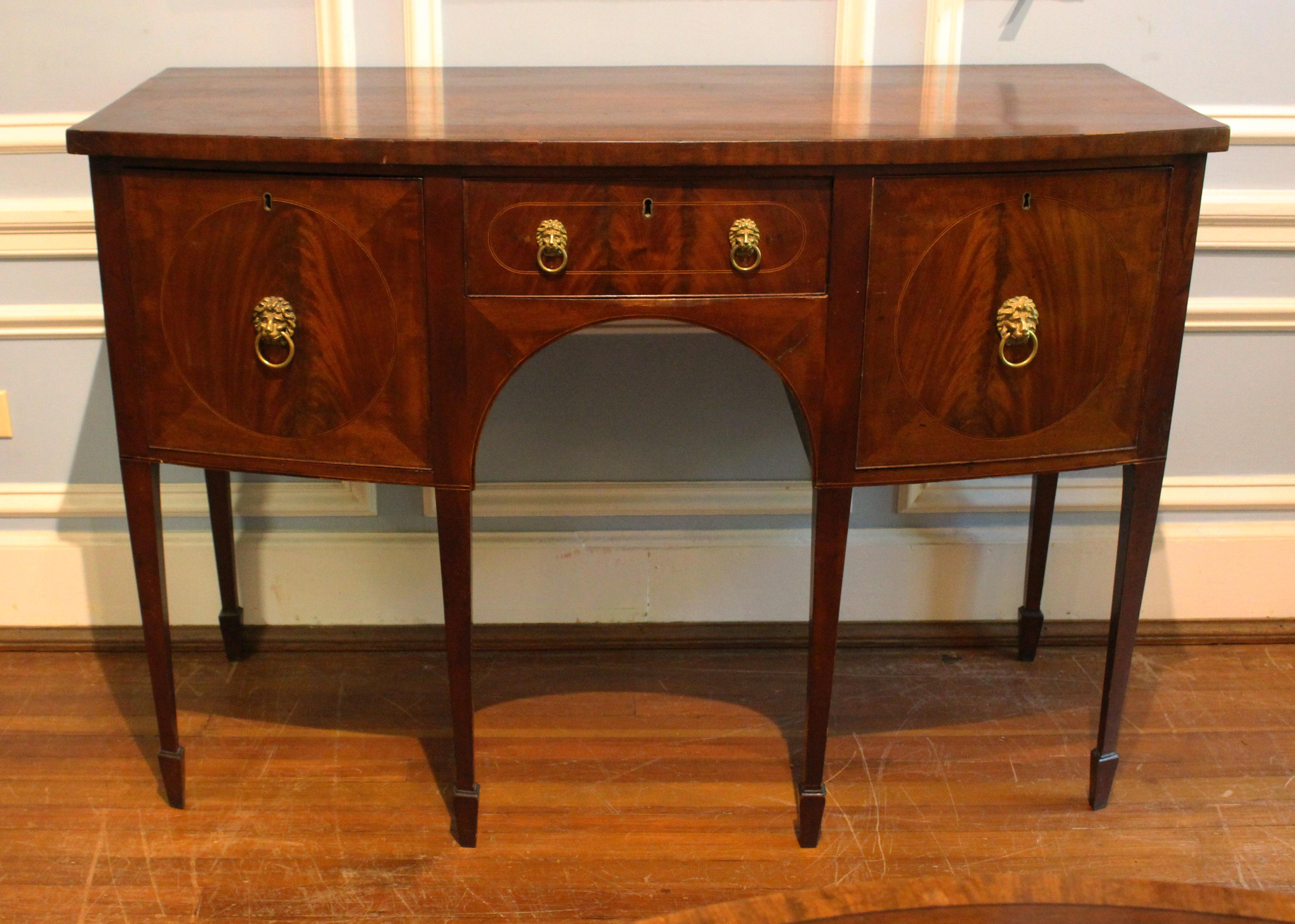 Circa 1770-90 George III Small Bowfront Sideboard In Good Condition For Sale In Chapel Hill, NC