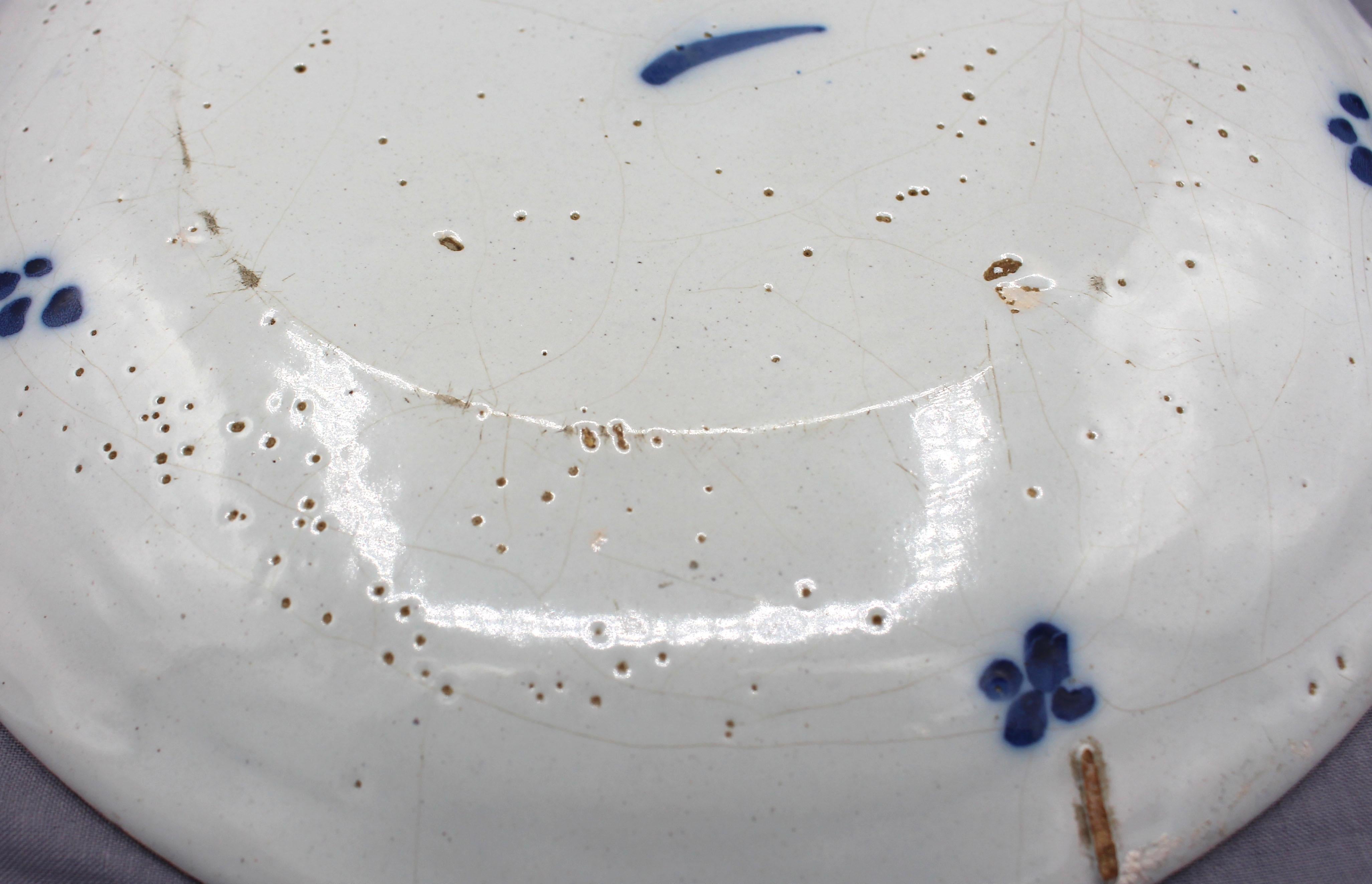 CIRCA 1770 Delfter Blau-Weiß-Teller im Zustand „Gut“ im Angebot in Chapel Hill, NC