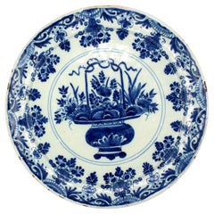 Vers 1770 Assiette bleue et blanche de Delft