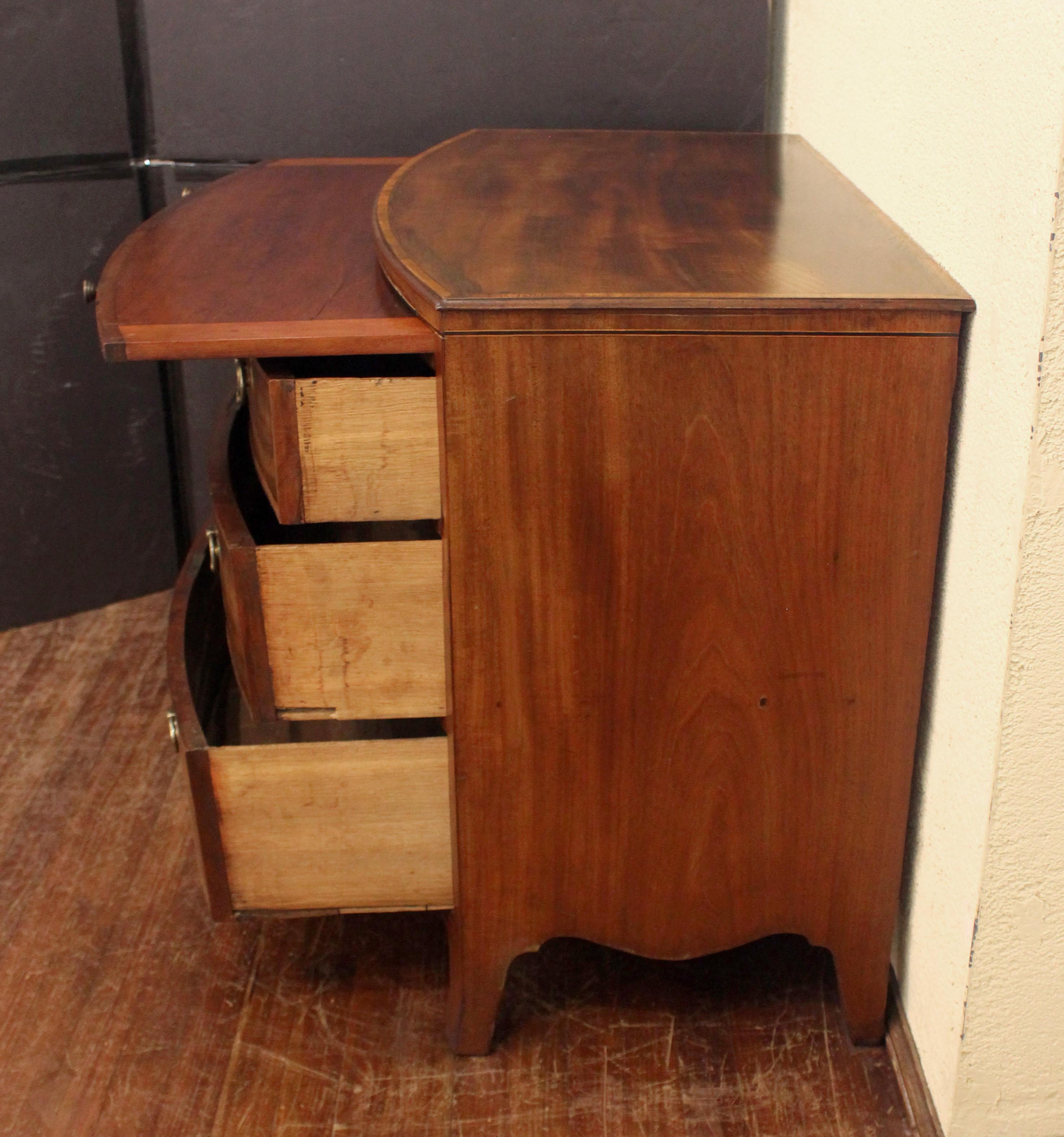 Circa 1770 English Bowfront Chest of 3 Drawers In Good Condition In Chapel Hill, NC