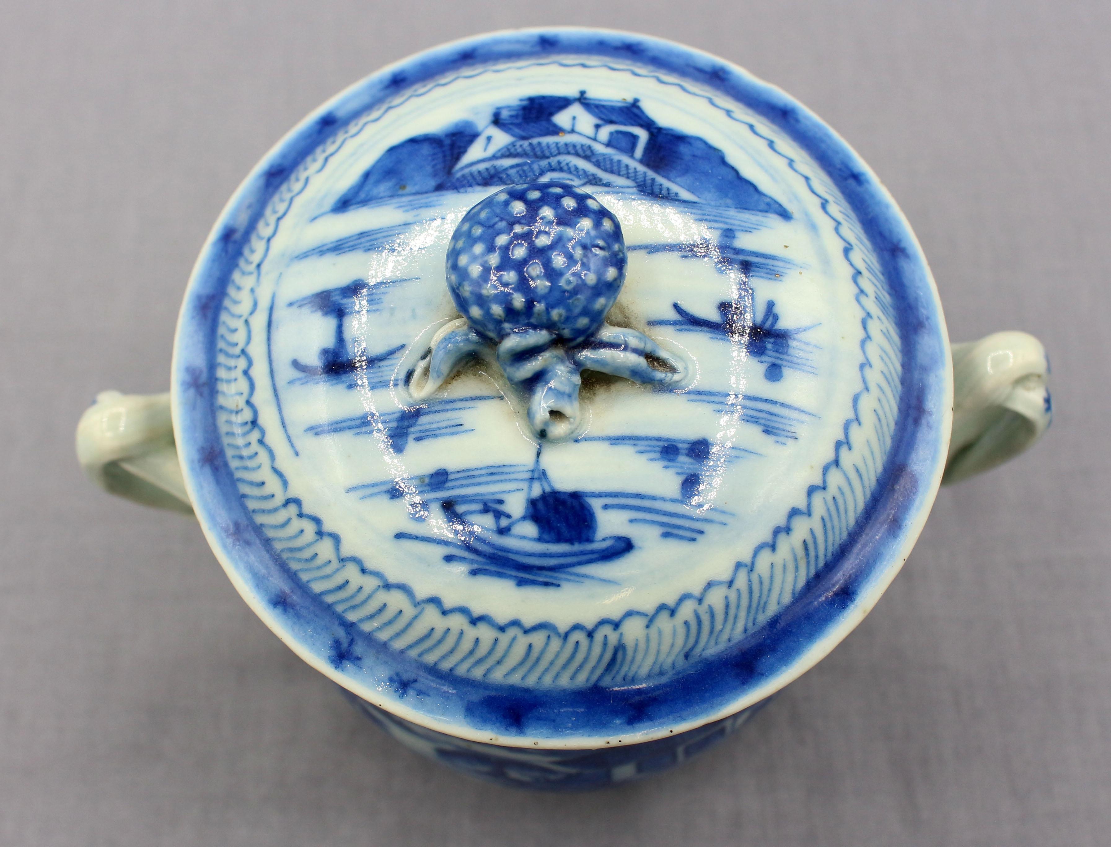 Circa 1780-1800 Chinese Export Blue Canton Covered Posset Pot In Good Condition For Sale In Chapel Hill, NC
