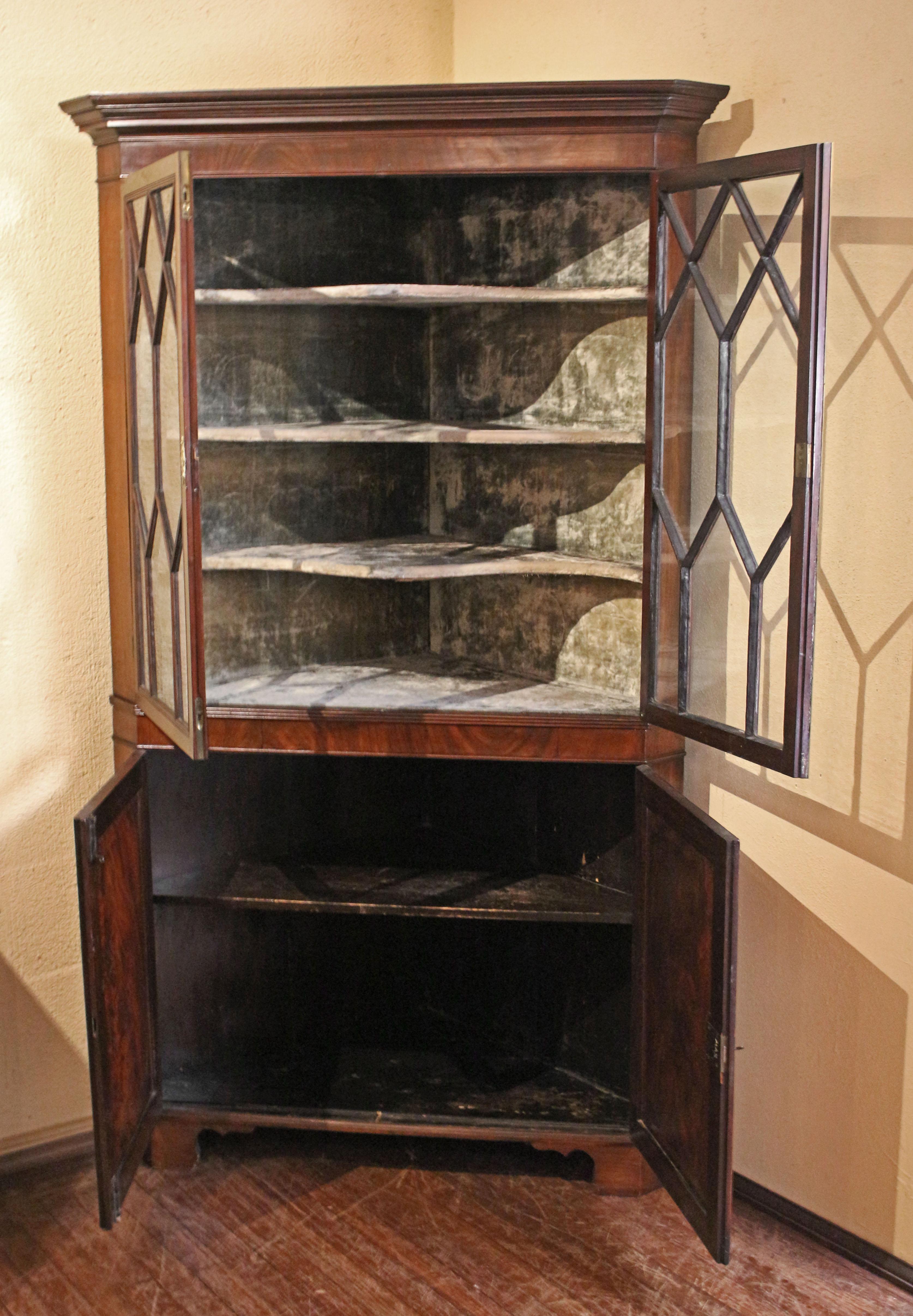Late 18th Century Circa 1780-1800 English George III Corner Cabinet For Sale