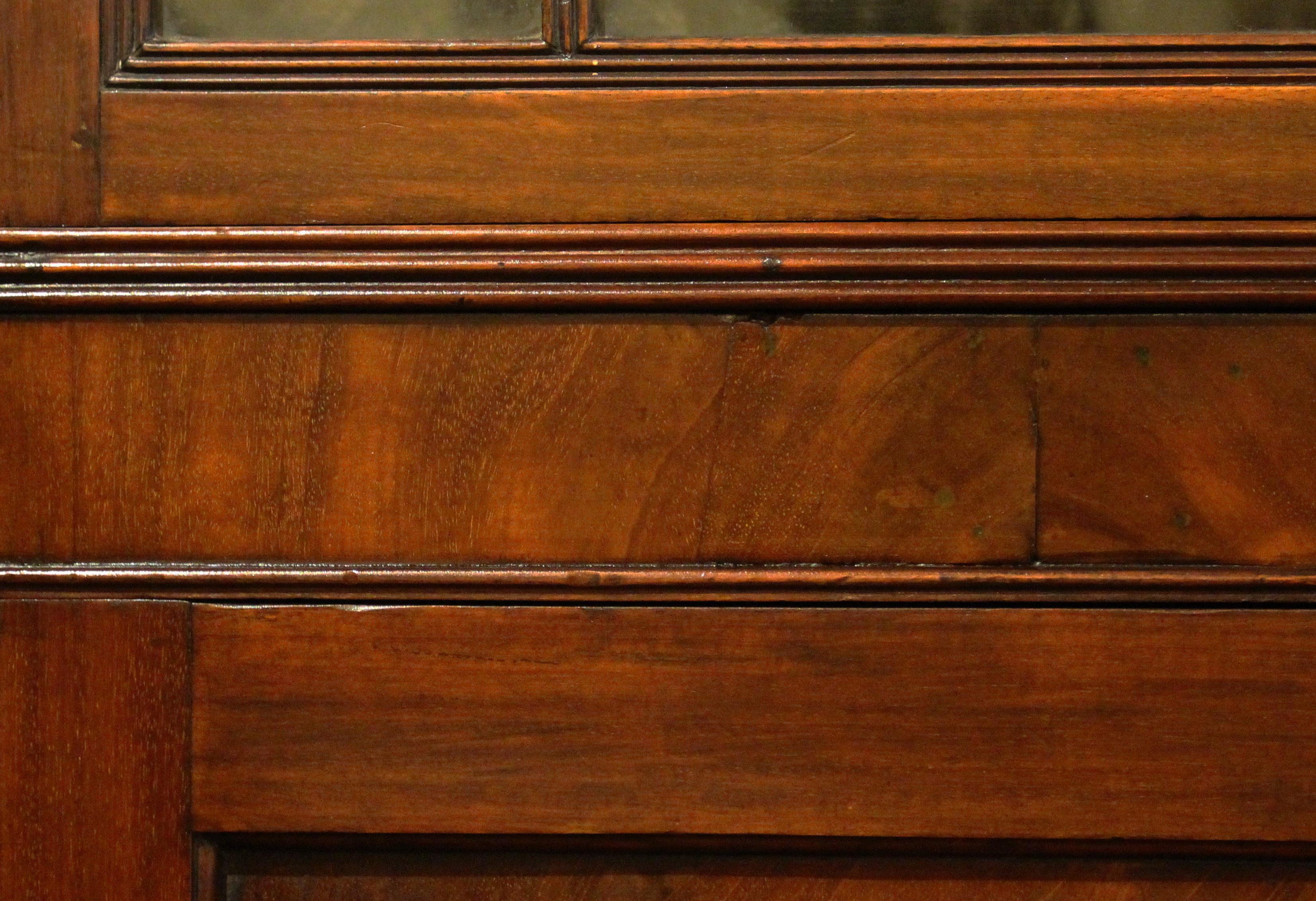 Circa 1780-1800 English George III Corner Cabinet For Sale 4