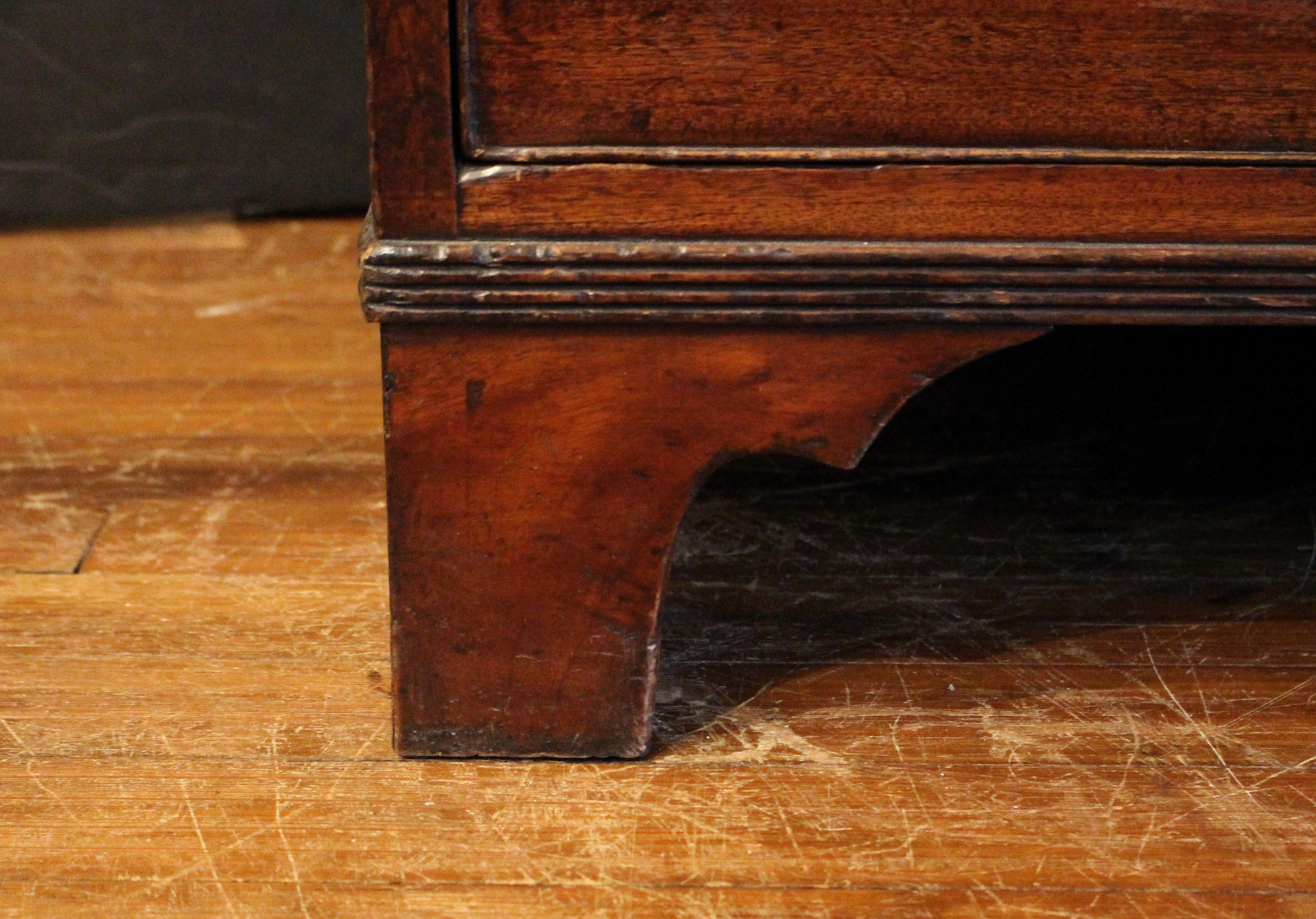 CIRCA 1780-1800 George III. Schräge Front Bureau oder Schreibtisch im Angebot 4