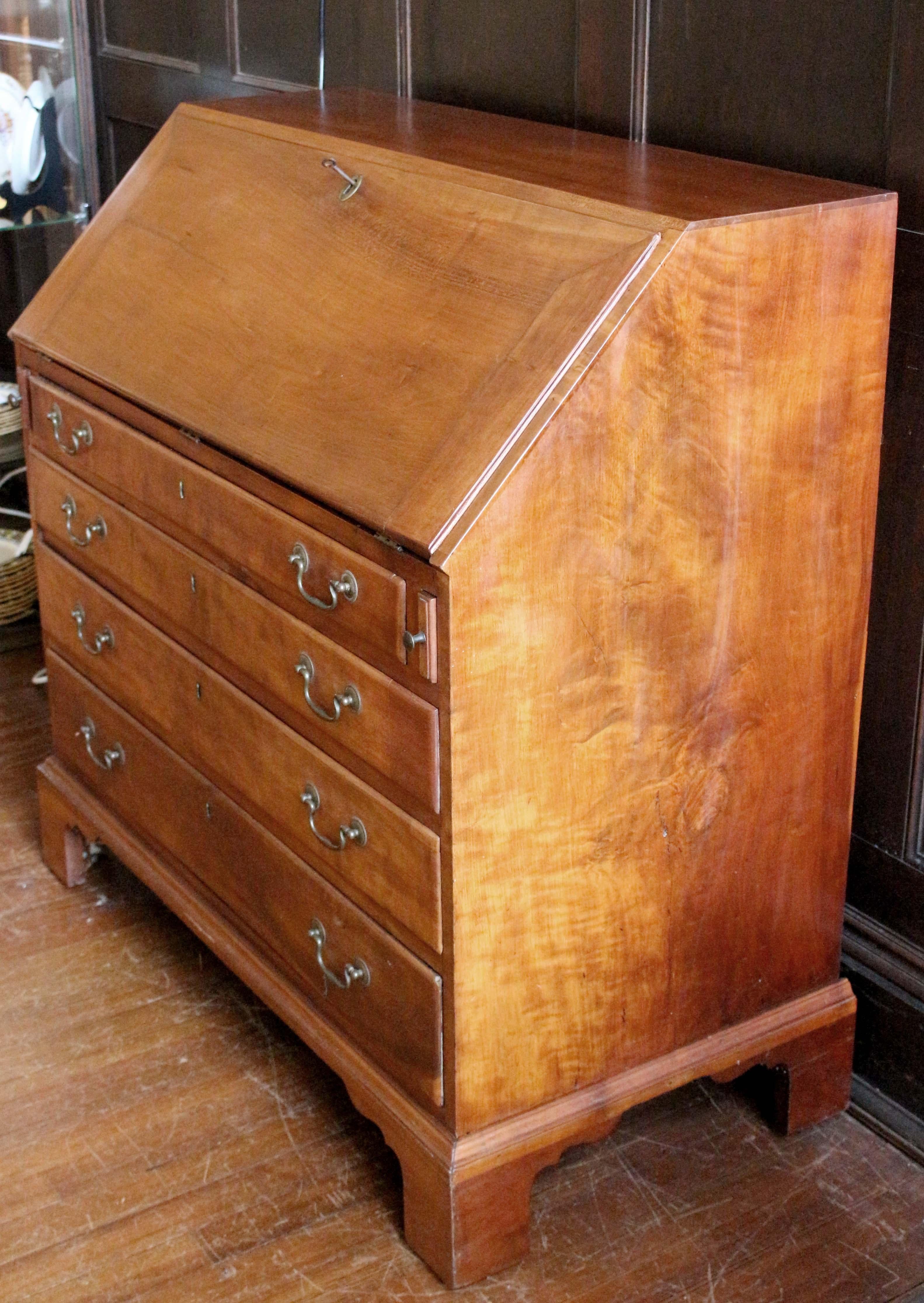 Circa 1780-1810 American Slant-Front Desk In Good Condition For Sale In Chapel Hill, NC