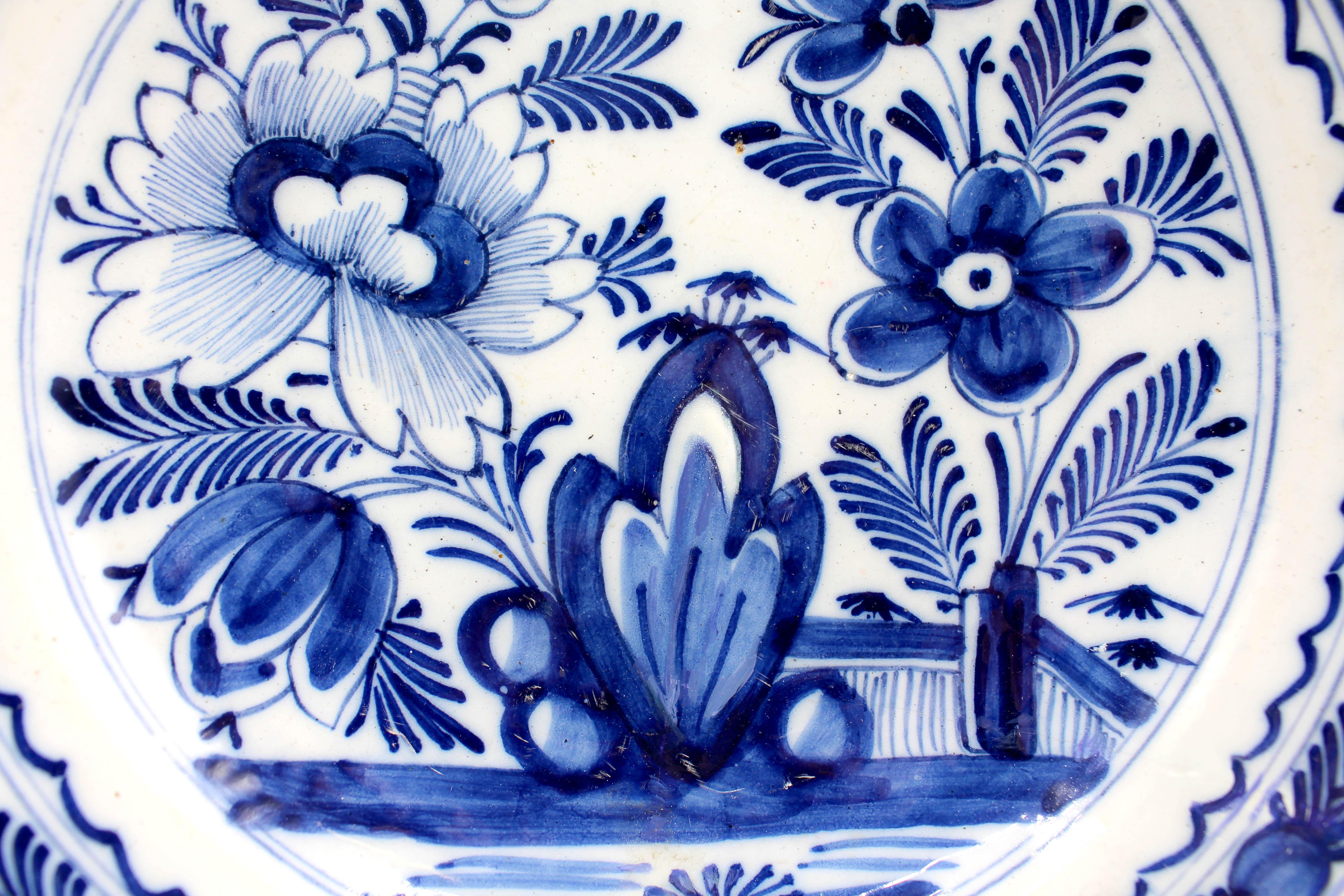 Circa 1780 Delft Blue & White Large Low Bowl or Chop Plate Glaseado en venta